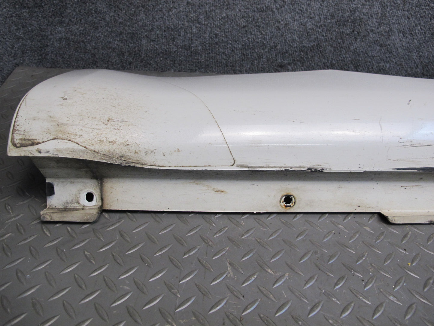 03-08 Nissan 350Z Z33 Coupe Right Side Skirt Rocker Panel Molding White OEM