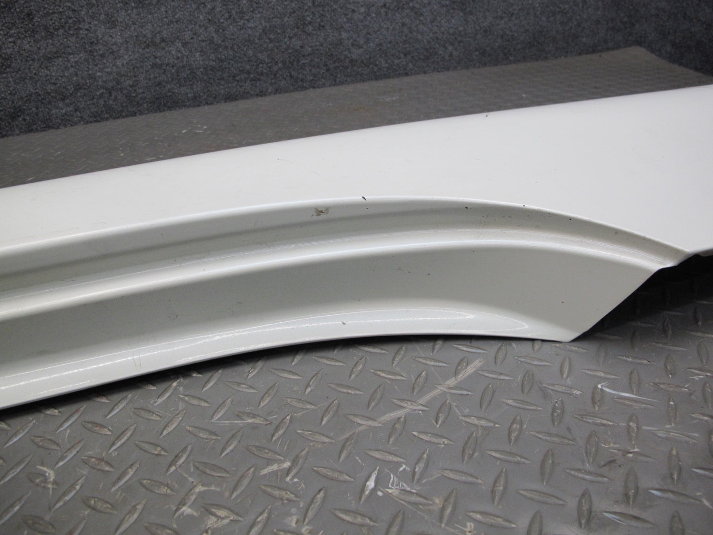 03-08 Nissan 350Z Z33 Coupe Right Side Skirt Rocker Panel Molding White OEM