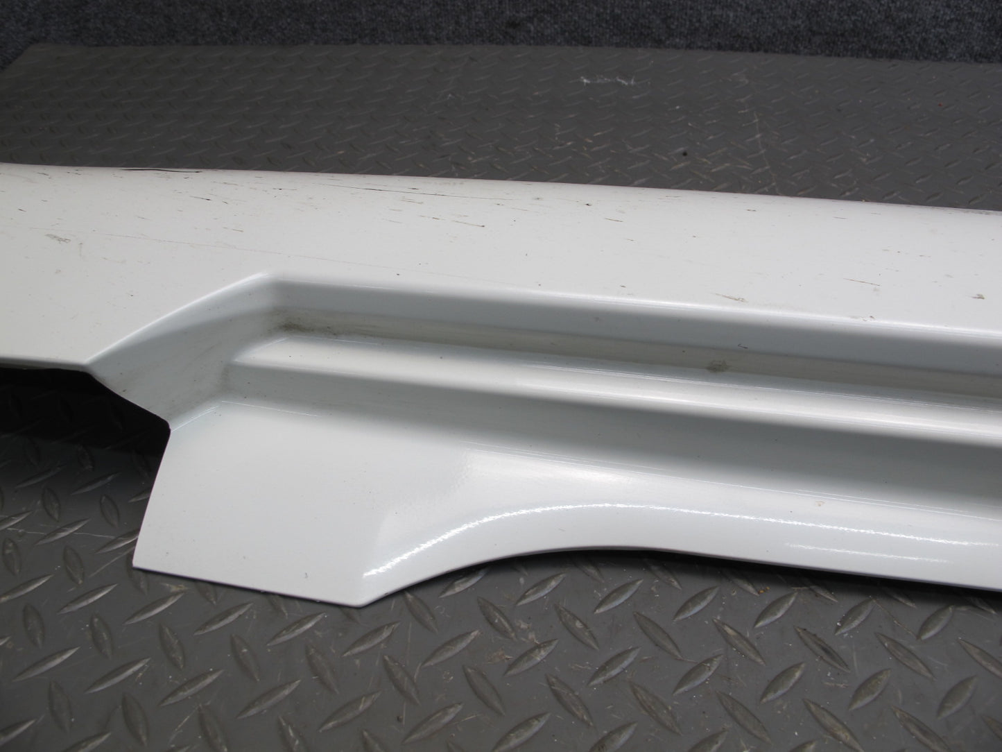 03-08 Nissan 350Z Z33 Coupe Right Side Skirt Rocker Panel Molding White OEM