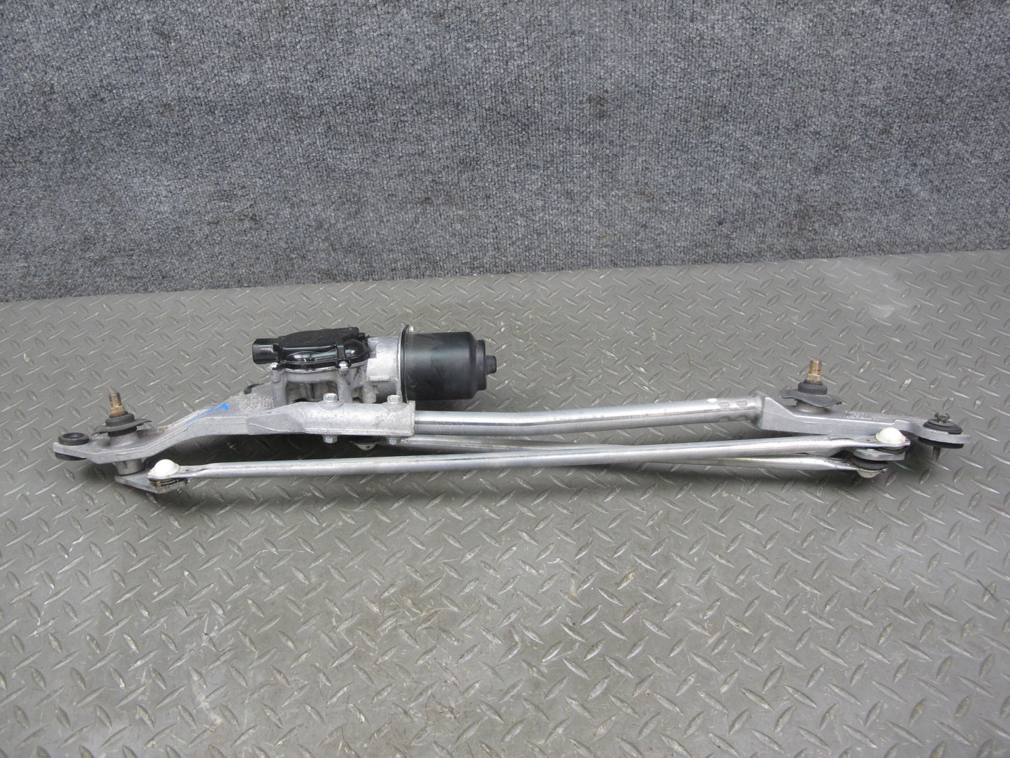 06-08 Nissan 350Z Z33 Coupe Windshield Wiper Transmission Linkage & Motor OEM