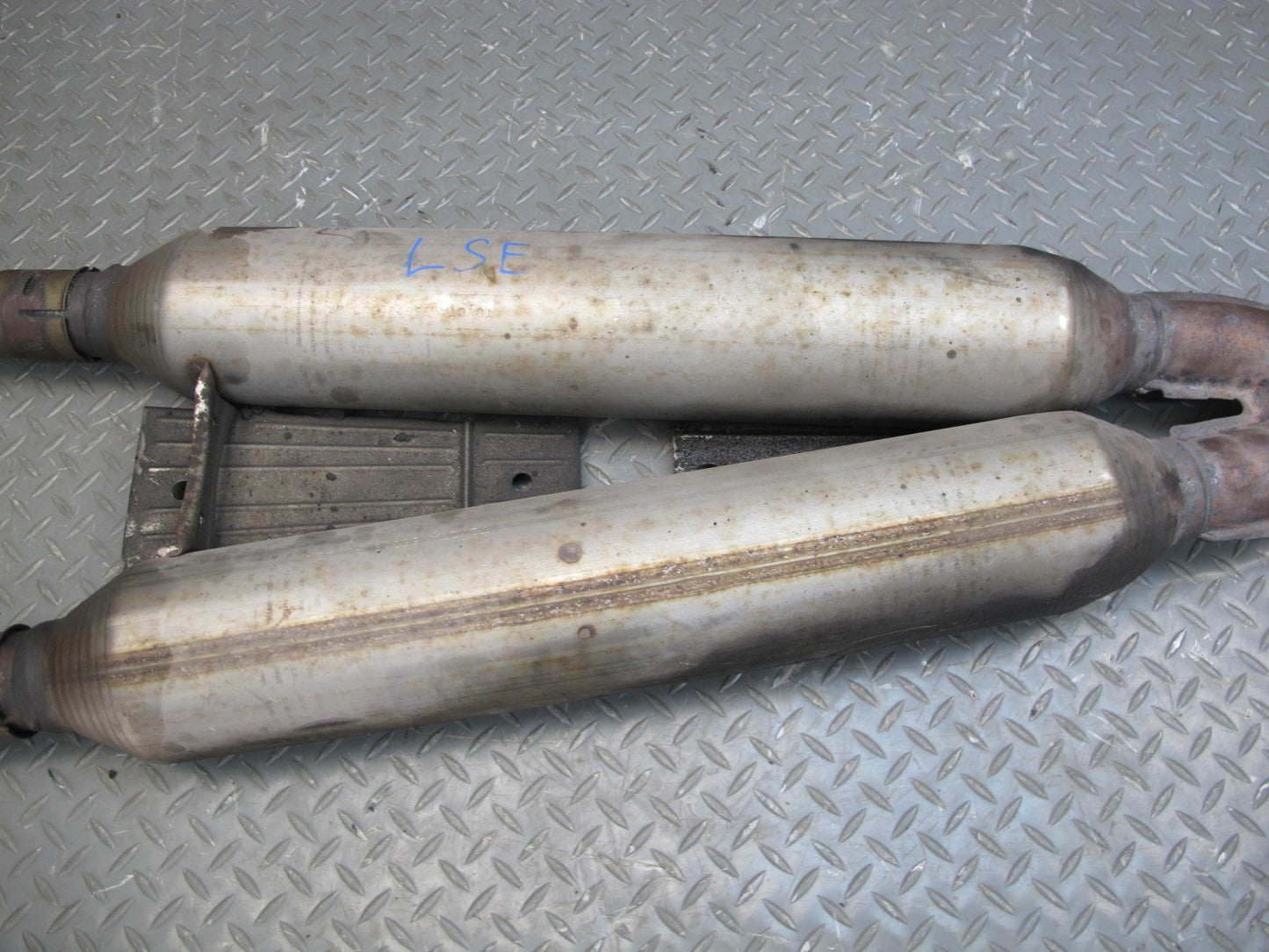 01-06 Lexus UCF30L LS430 Center Exhaust Pipe OEM