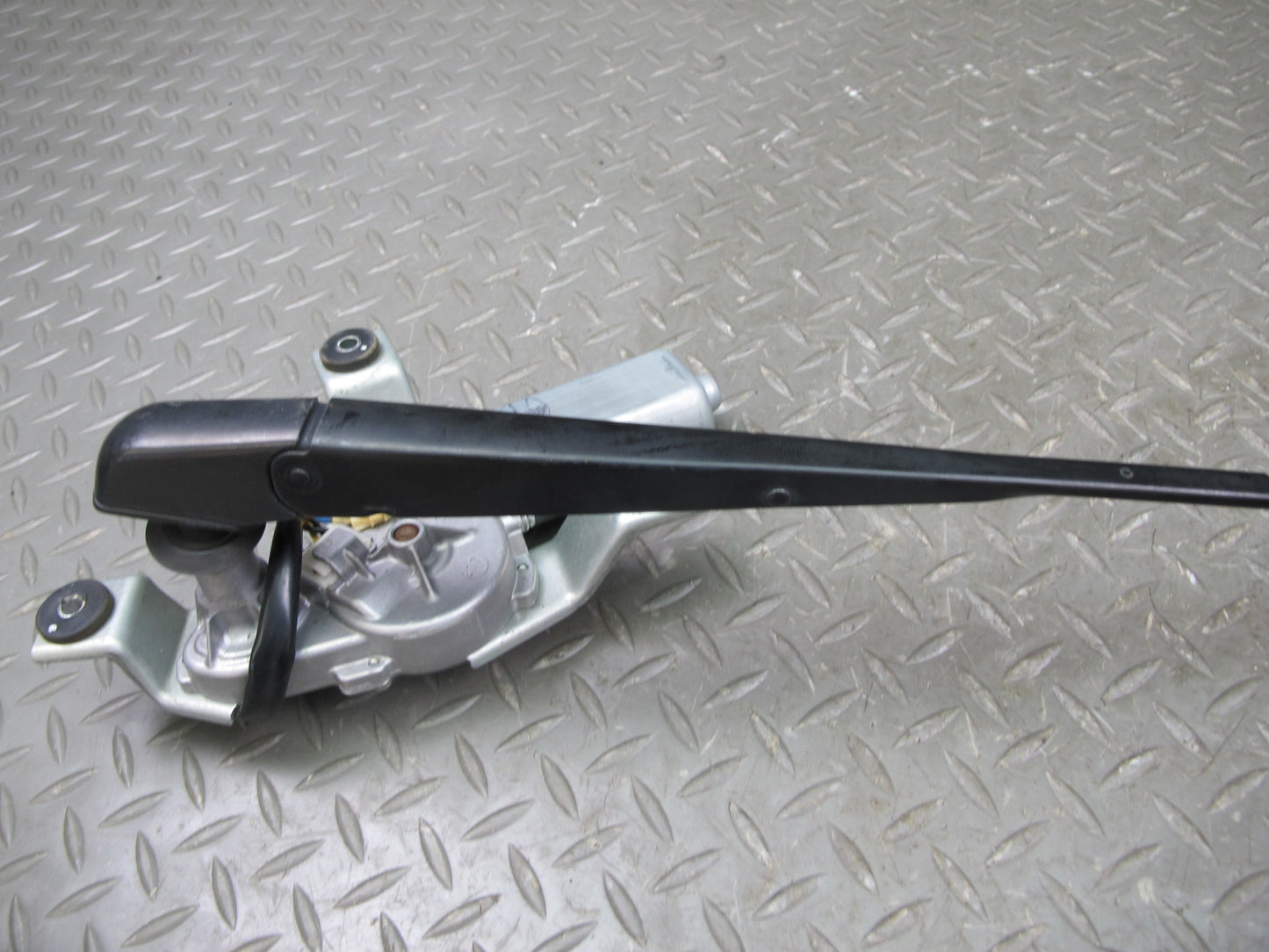 03-08 Nissan 350Z Z33 Coupe Rear Wiper Arm w Motor Assembly OEM