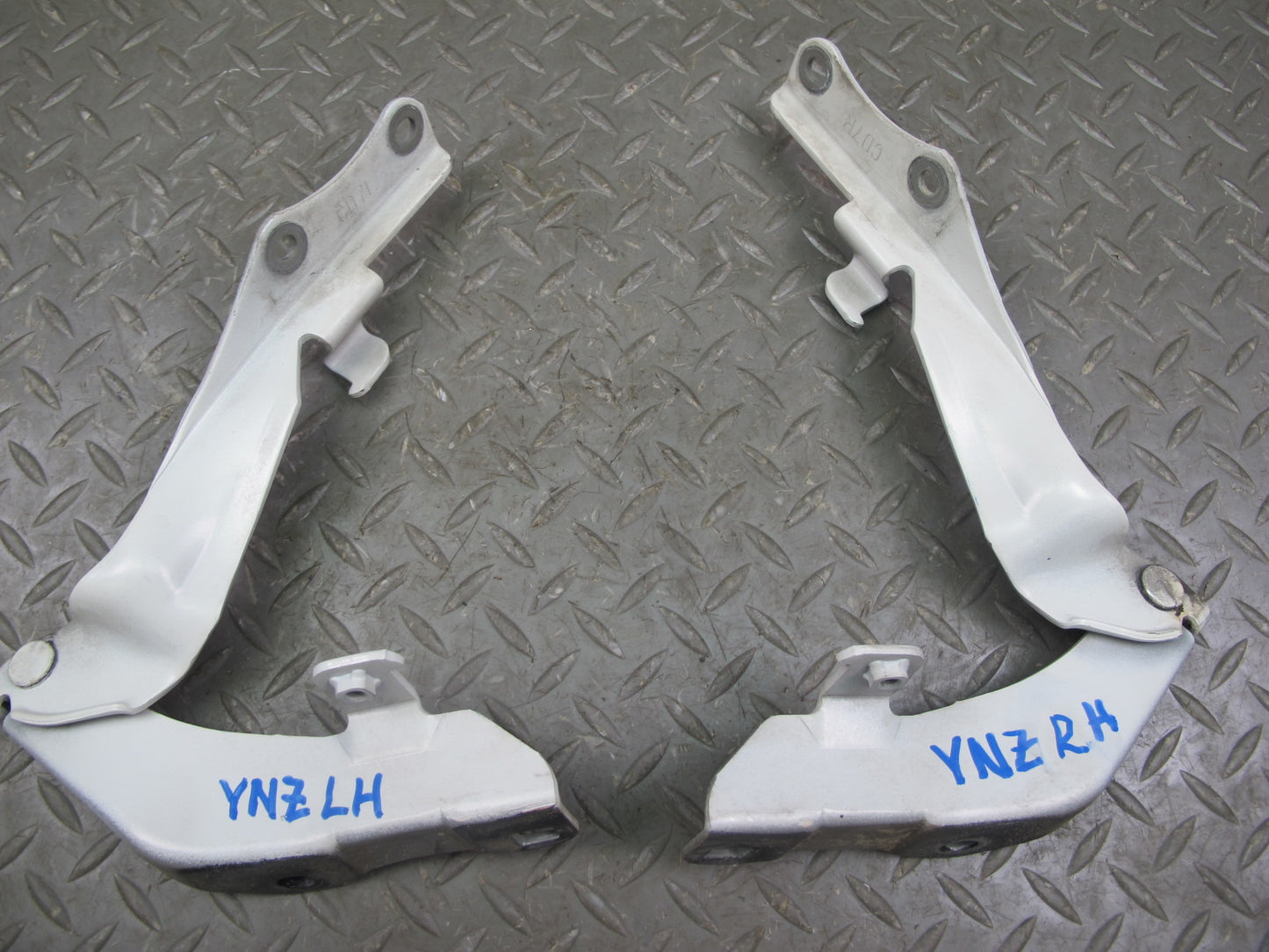 04-09 Nissan 350Z Z33 Front Hood Left & Right Hinge Set White OEM