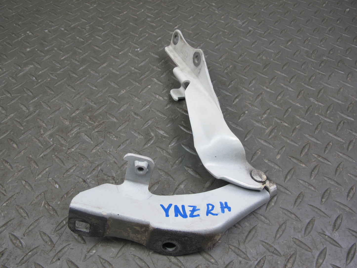 04-09 Nissan 350Z Z33 Front Hood Left & Right Hinge Set White OEM