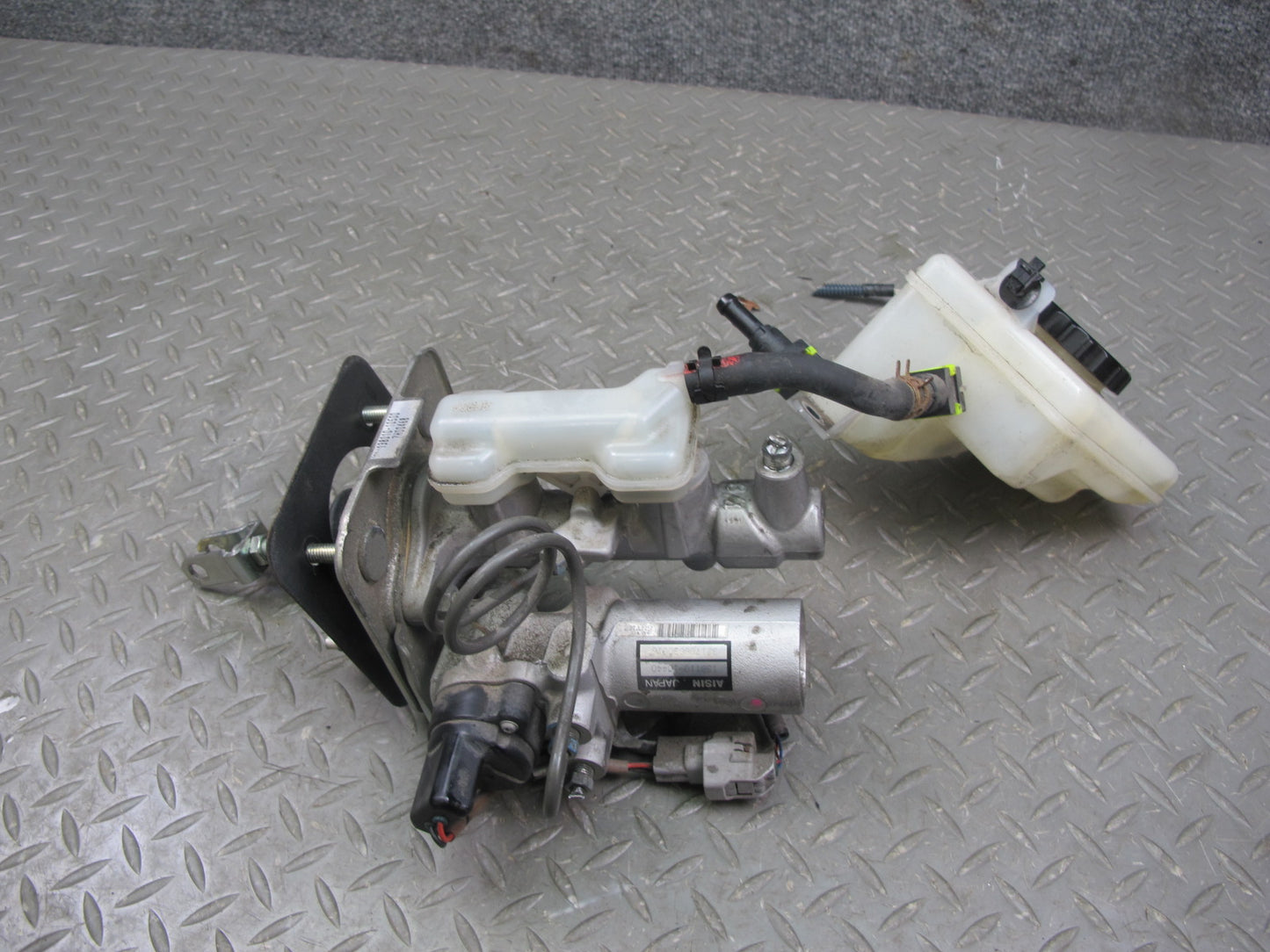 07-10 Lexus LS600hL LS460 Brake Master Cylinder Reservoir Tank OEM