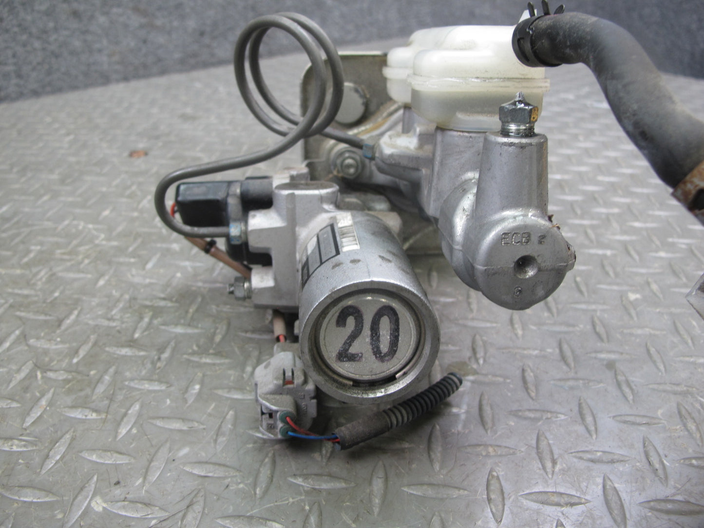 07-10 Lexus LS600hL LS460 Brake Master Cylinder Reservoir Tank OEM