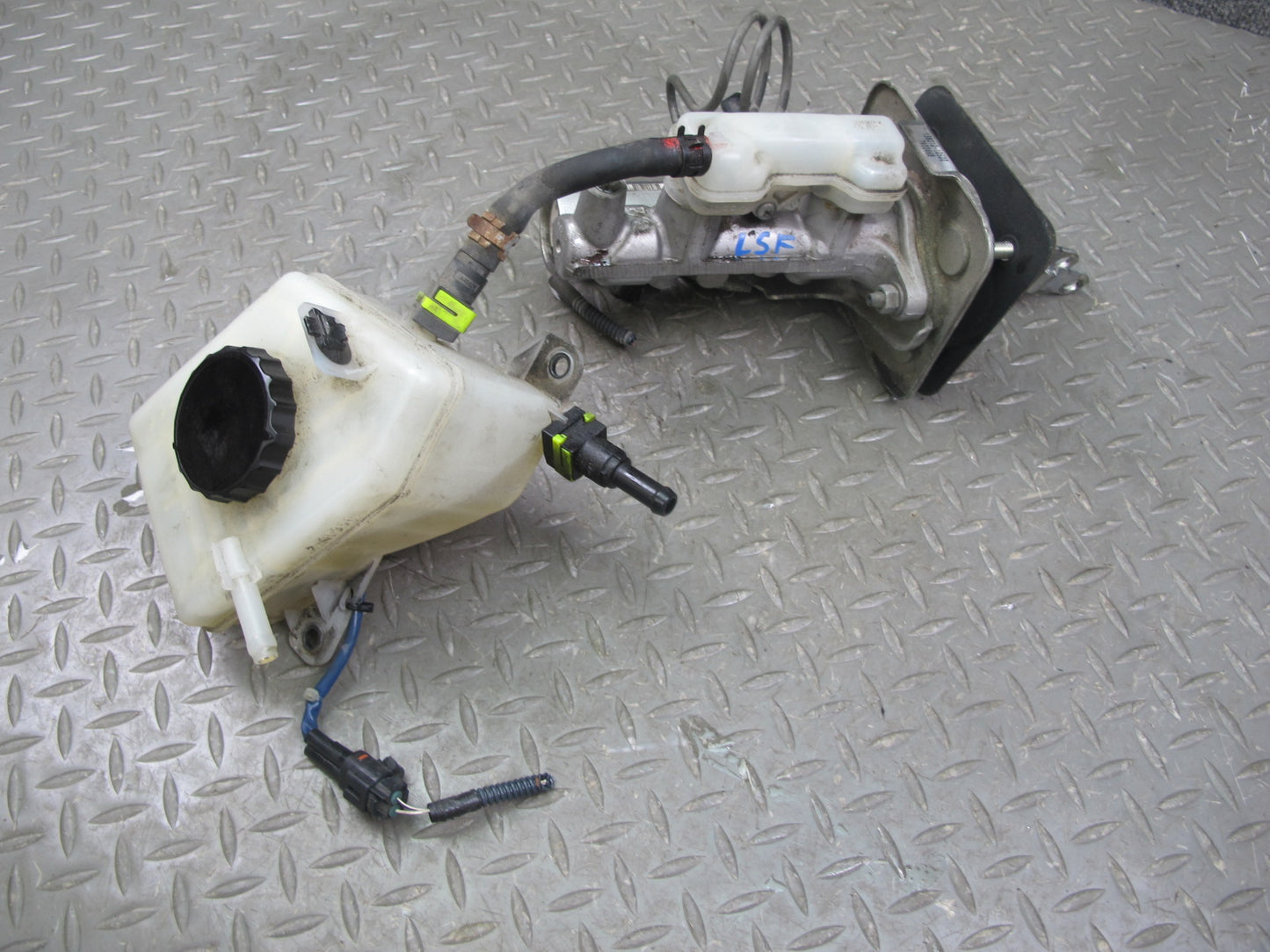 07-10 Lexus LS600hL LS460 Brake Master Cylinder Reservoir Tank OEM