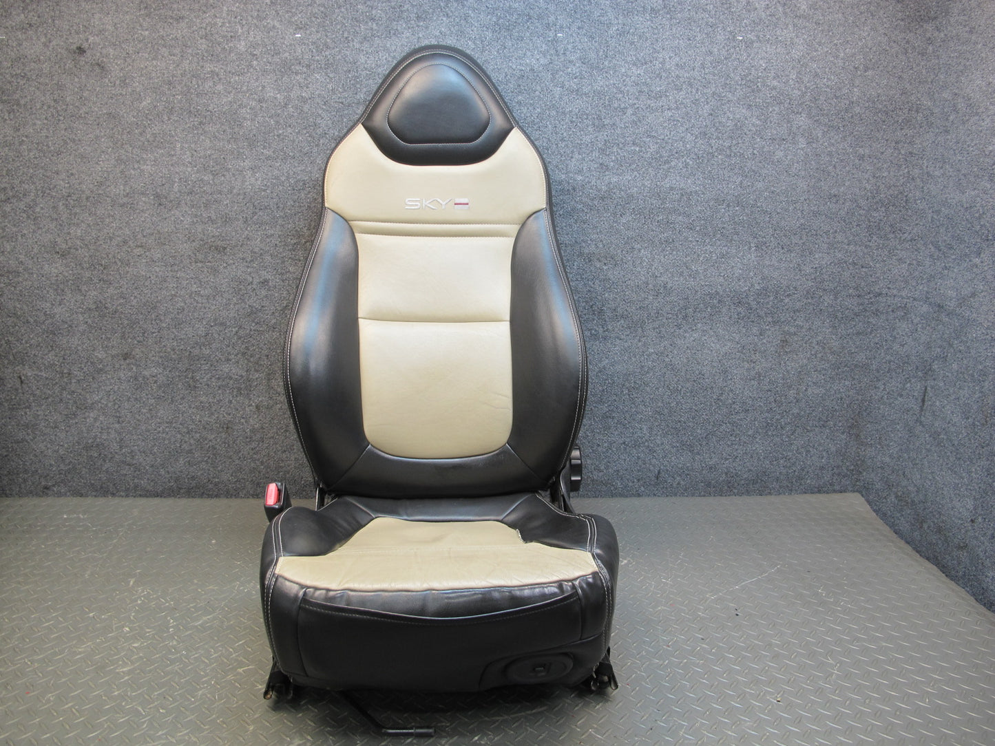 07-10 Saturn SKY Set of 2 Front Left & Right Leather Seat  OEM