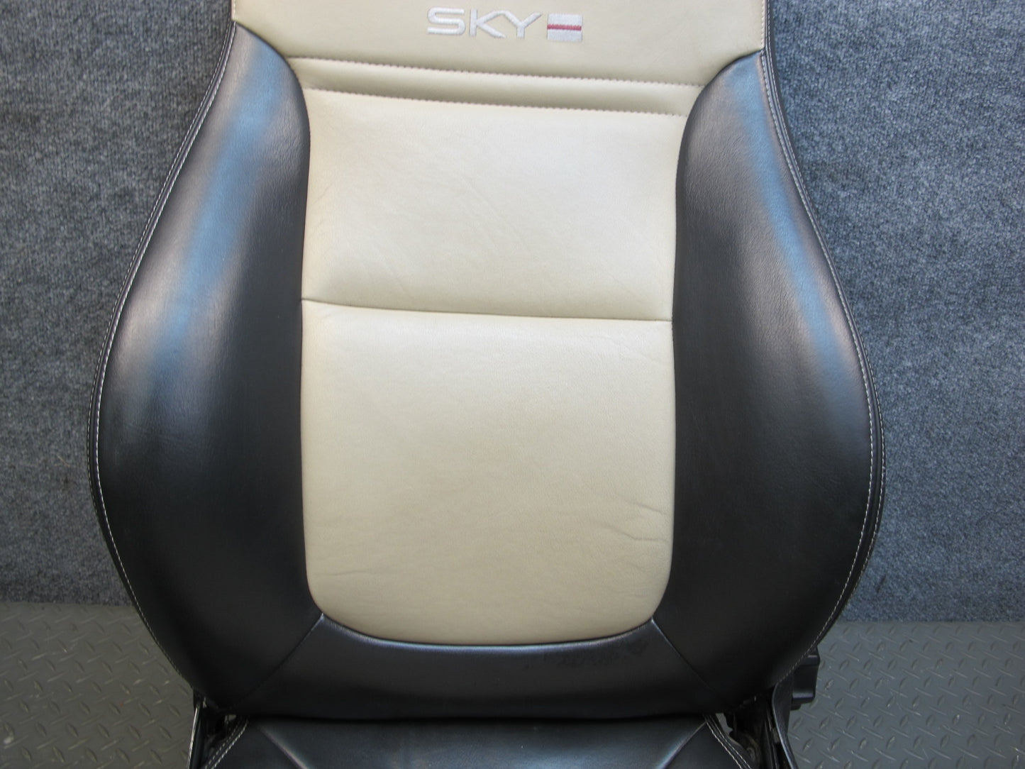 07-10 Saturn SKY Set of 2 Front Left & Right Leather Seat  OEM