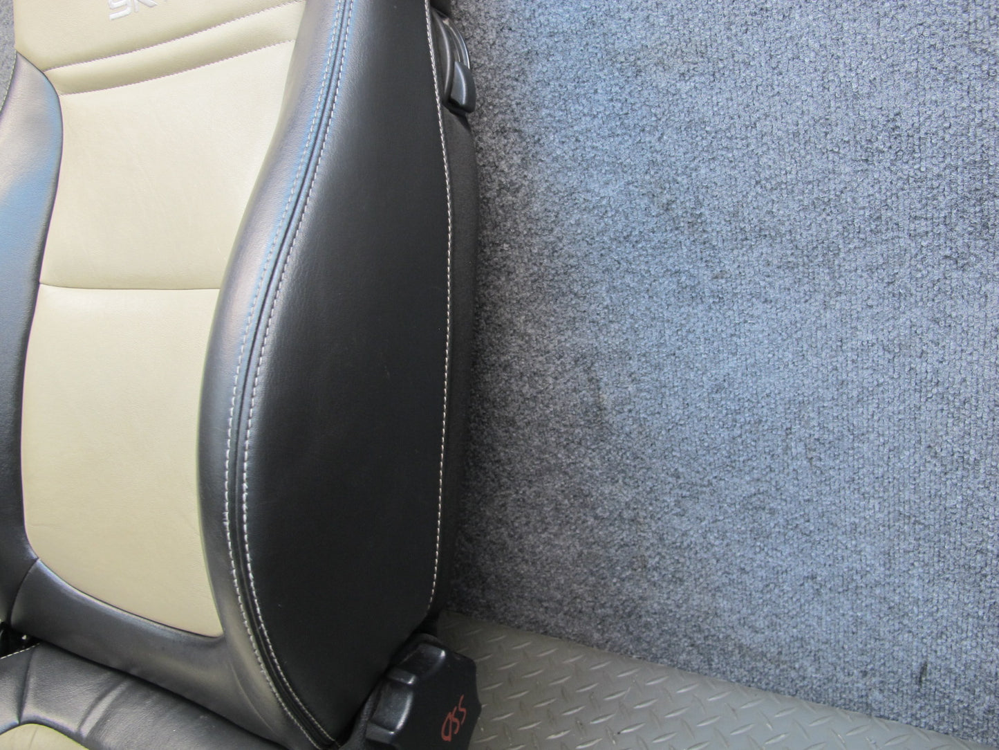 07-10 Saturn SKY Set of 2 Front Left & Right Leather Seat  OEM