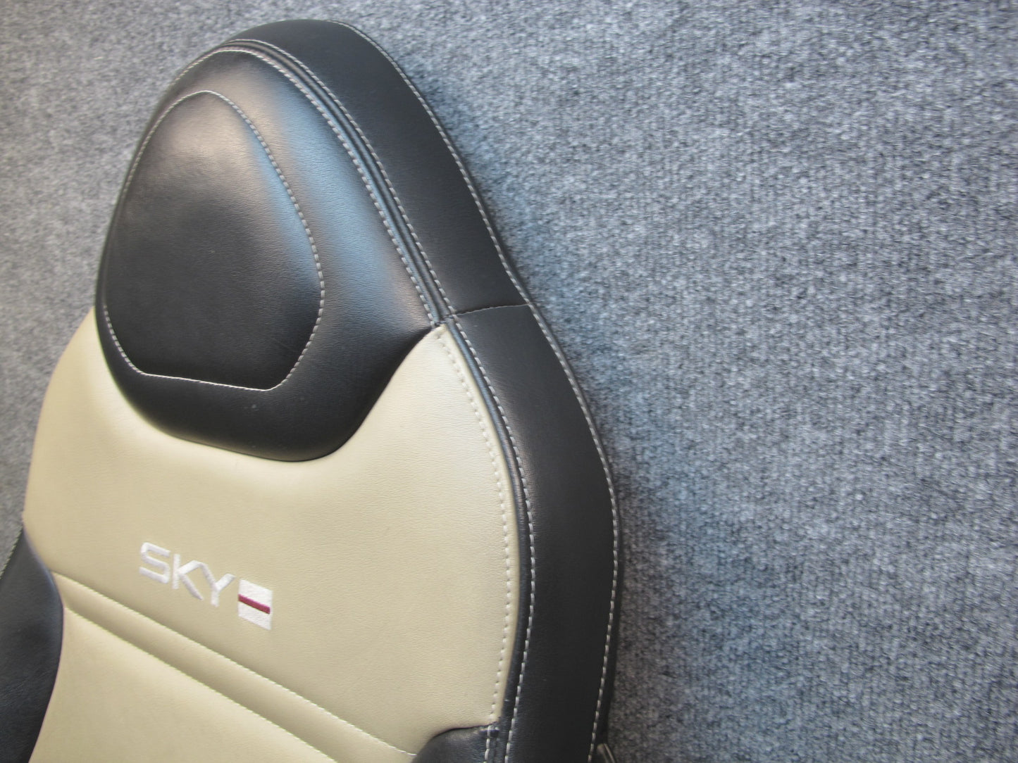 07-10 Saturn SKY Set of 2 Front Left & Right Leather Seat  OEM