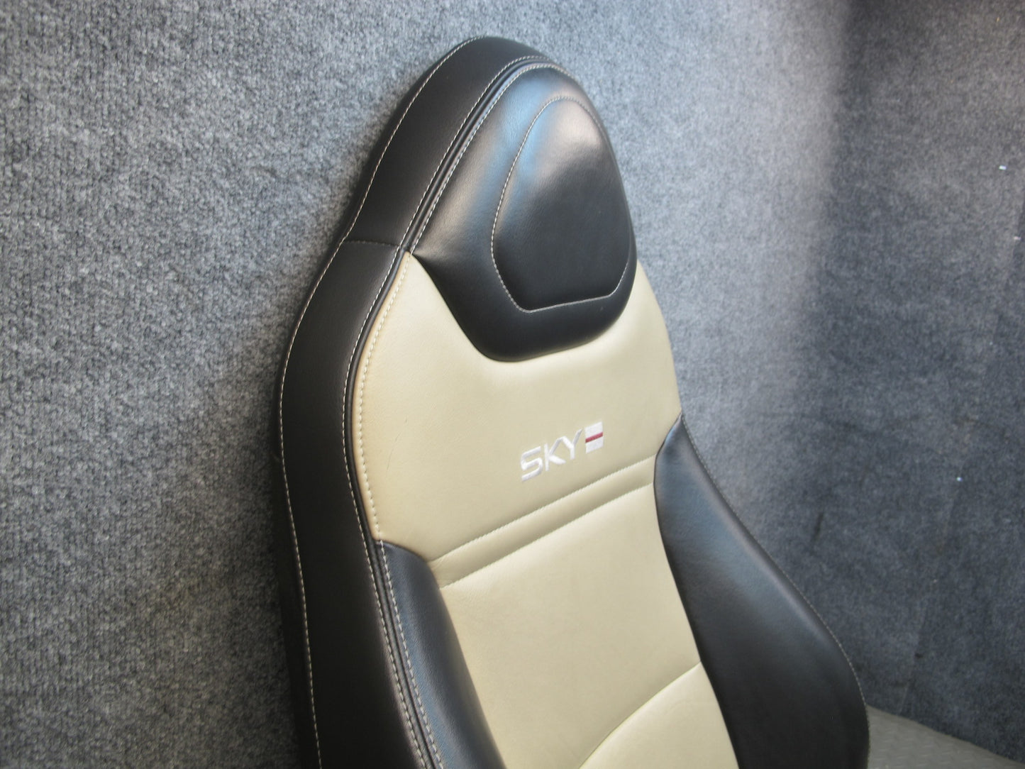 07-10 Saturn SKY Set of 2 Front Left & Right Leather Seat  OEM