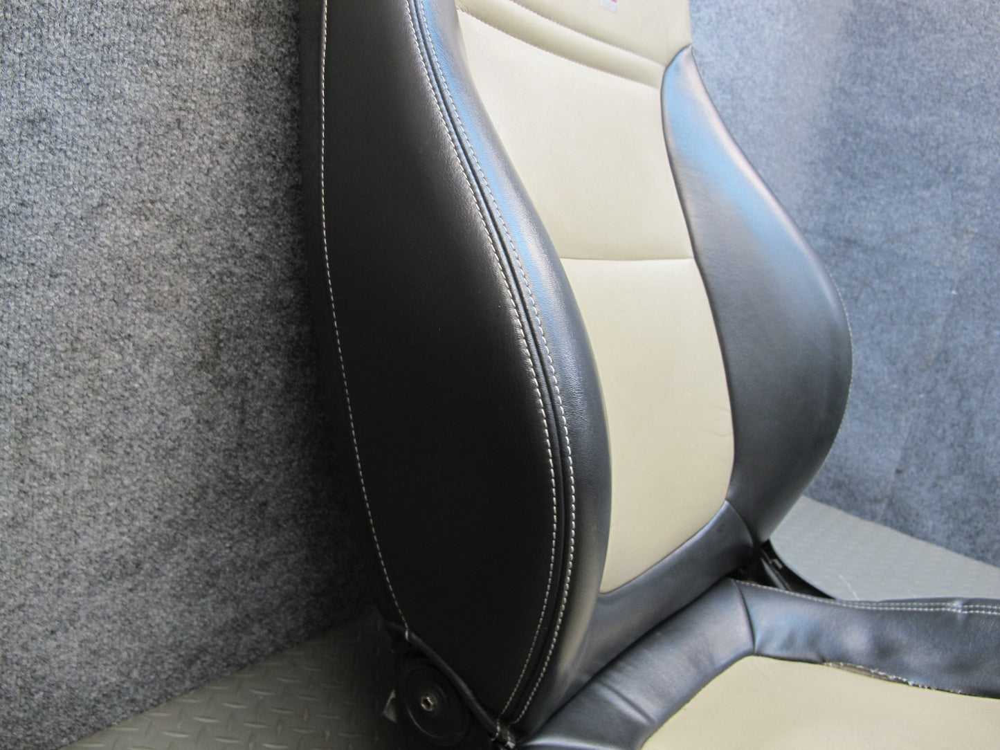 07-10 Saturn SKY Set of 2 Front Left & Right Leather Seat  OEM