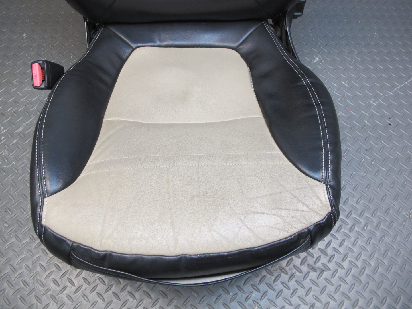 07-10 Saturn SKY Set of 2 Front Left & Right Leather Seat  OEM