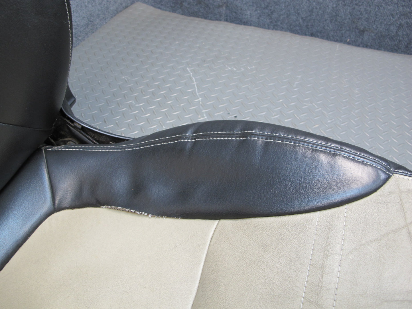 07-10 Saturn SKY Set of 2 Front Left & Right Leather Seat  OEM