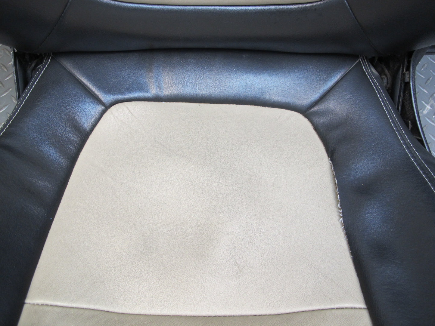 07-10 Saturn SKY Set of 2 Front Left & Right Leather Seat  OEM