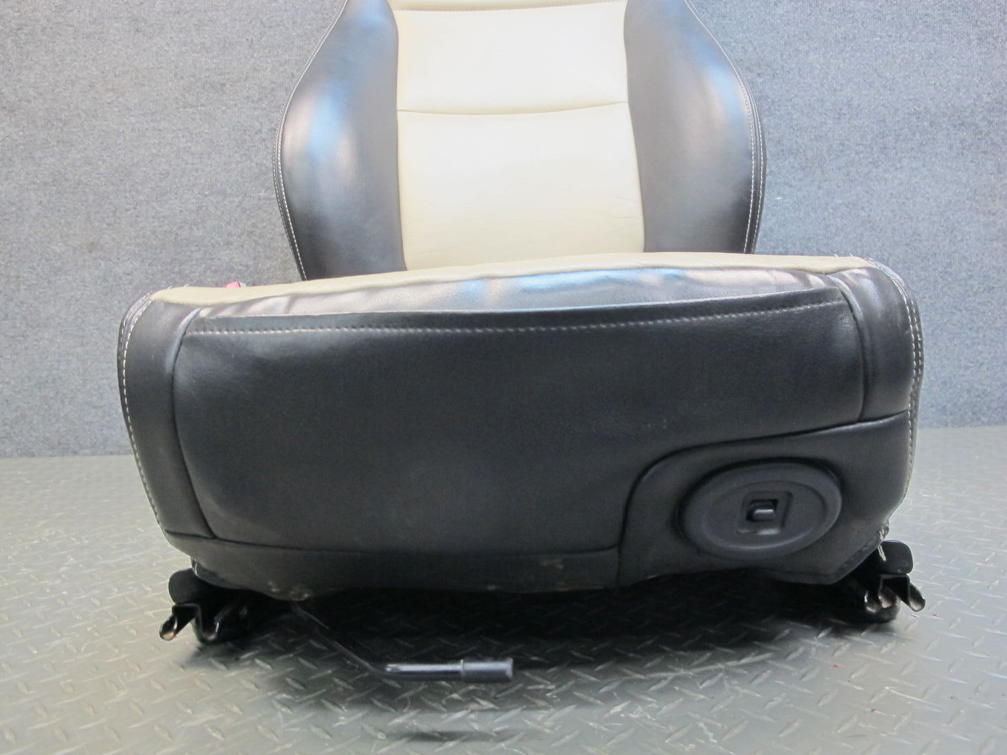 07-10 Saturn SKY Set of 2 Front Left & Right Leather Seat  OEM