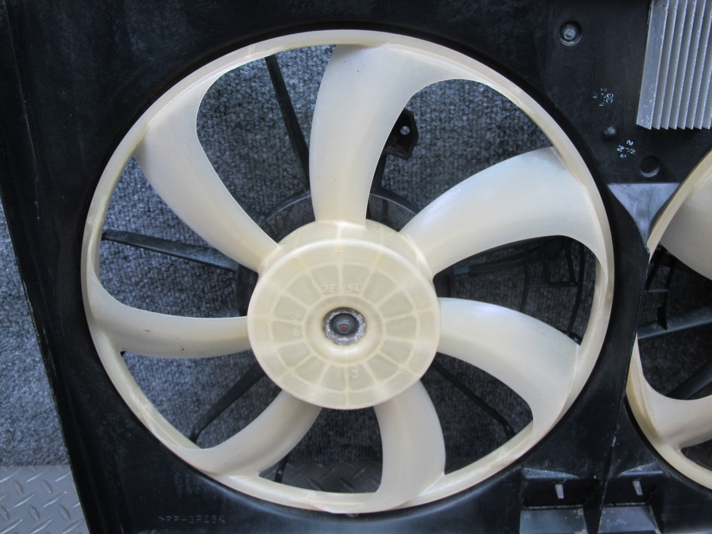 08-16 Lexus UVF46 LS600hL AWD Engine Radiator Dual Cooling Fan w Shroud OEM