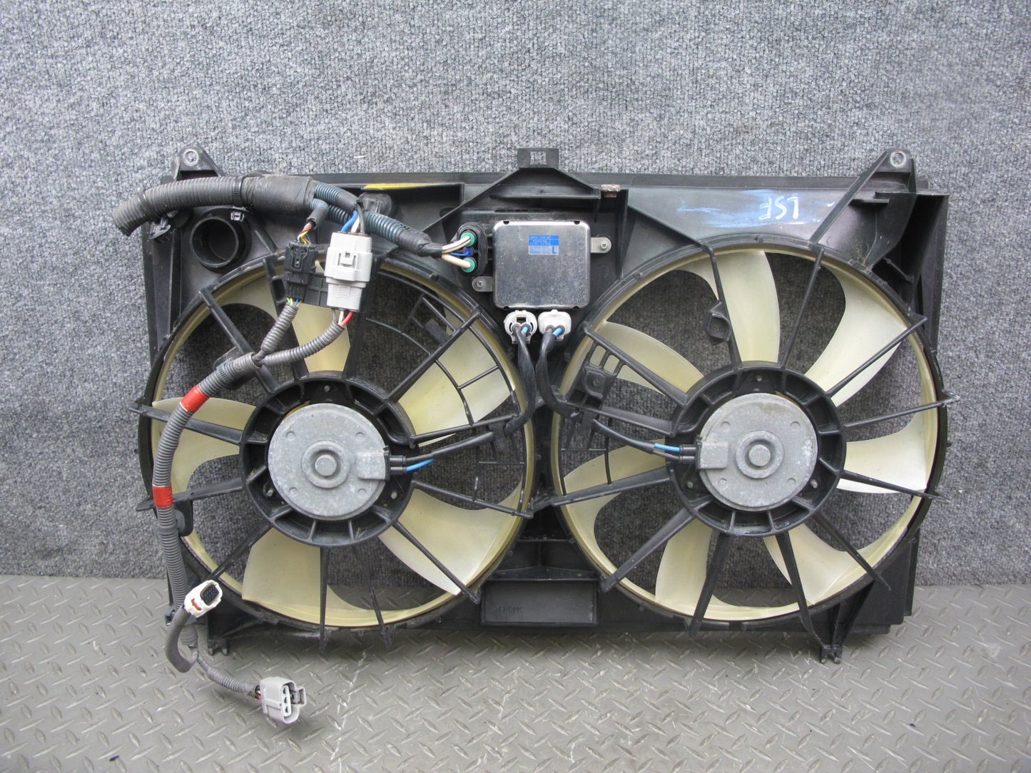 08-16 Lexus UVF46 LS600hL AWD Engine Radiator Dual Cooling Fan w Shroud OEM