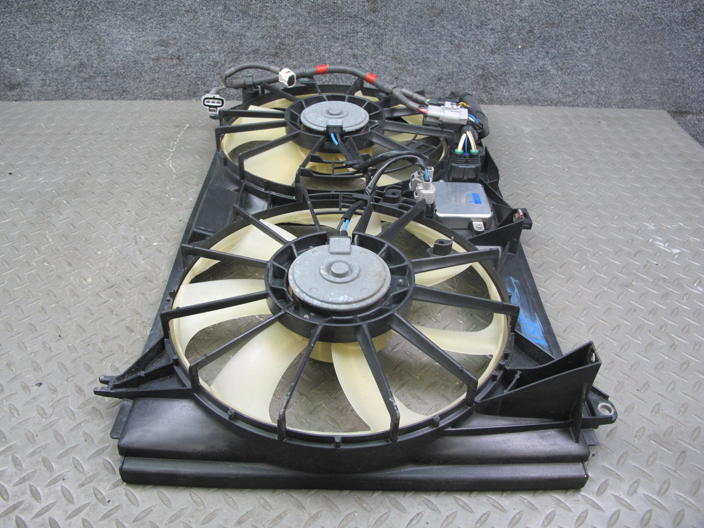 08-16 Lexus UVF46 LS600hL AWD Engine Radiator Dual Cooling Fan w Shroud OEM