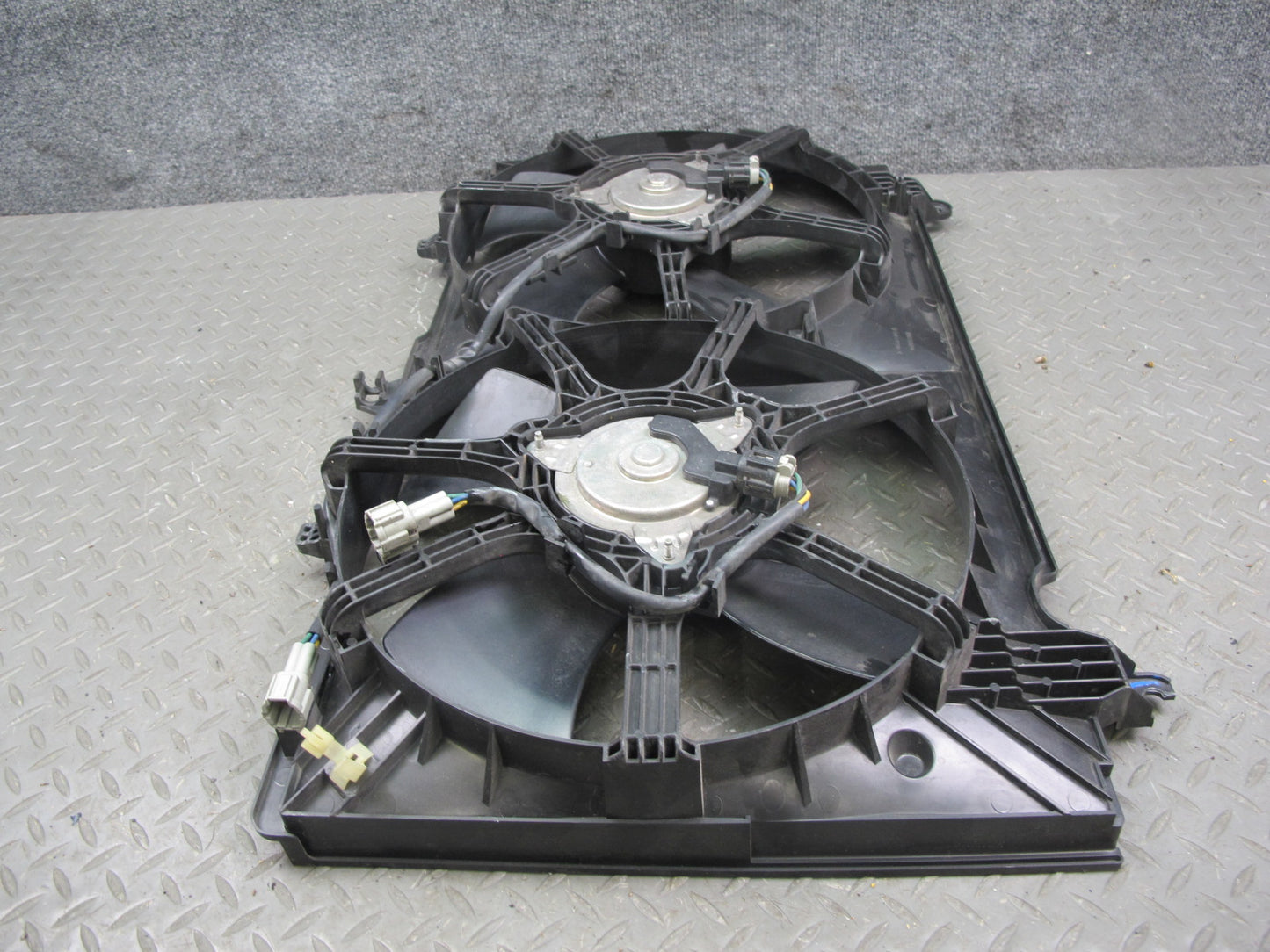 07-08 Nissan 350Z Z33 Coupe VQ35HR Engine Radiator Fan w Shroud Assembly OEM