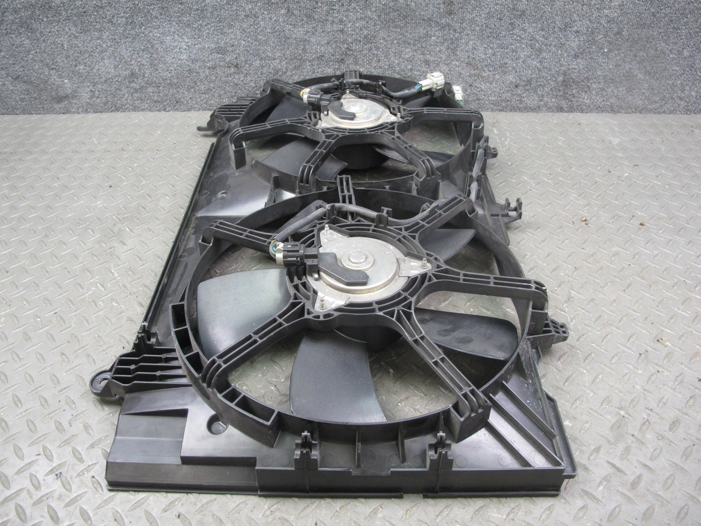 07-08 Nissan 350Z Z33 Coupe VQ35HR Engine Radiator Fan w Shroud Assembly OEM