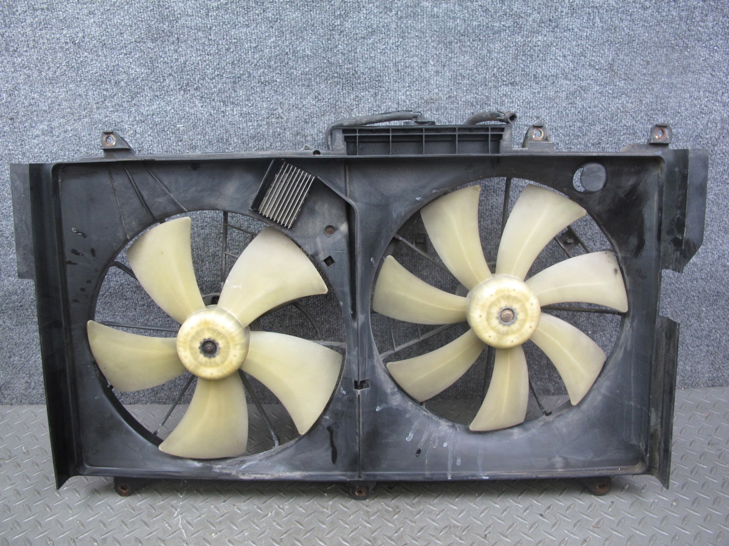 01-06 Lexus LS430 UCF30L Engine Radiator Cooling Motor Fan Shroud w Module OEM