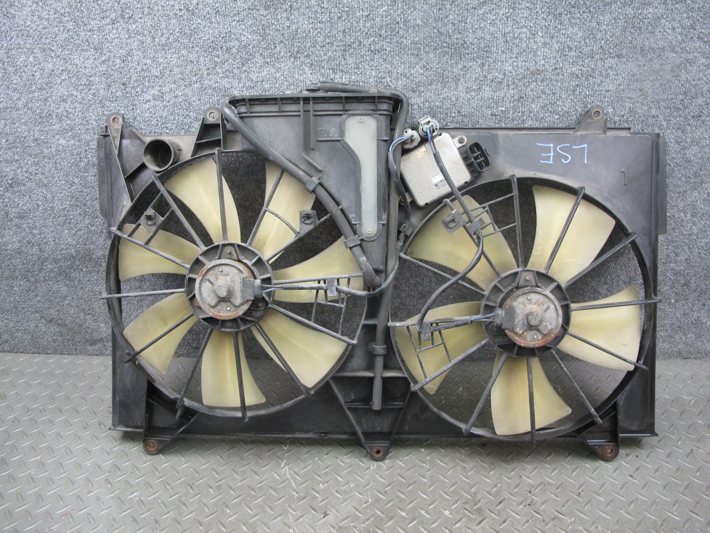 01-06 Lexus LS430 UCF30L Engine Radiator Cooling Motor Fan Shroud w Module OEM