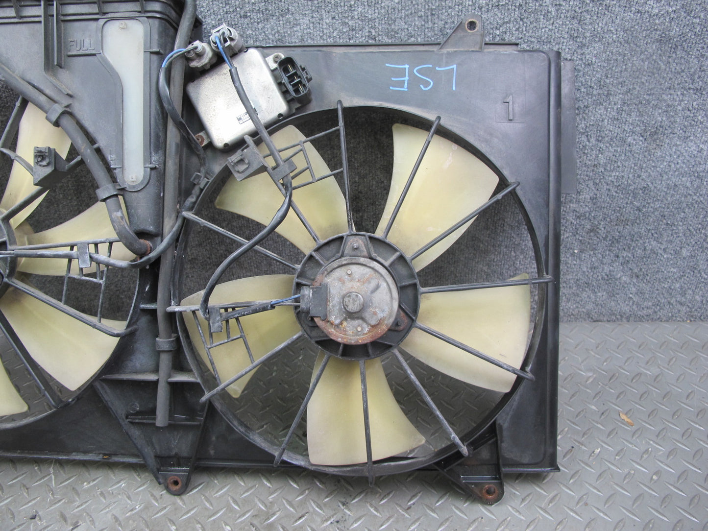 01-06 Lexus LS430 UCF30L Engine Radiator Cooling Motor Fan Shroud w Module OEM