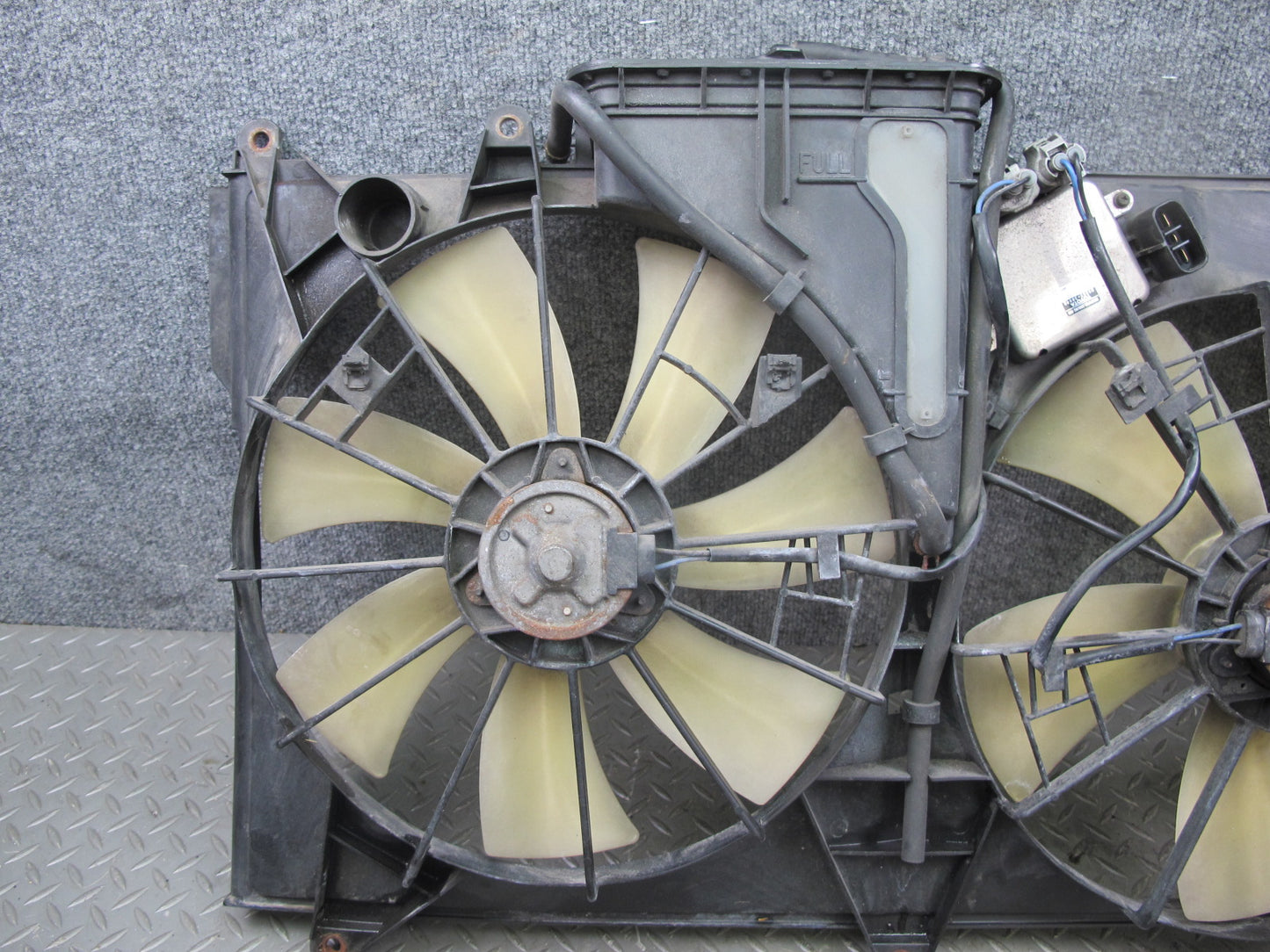 01-06 Lexus LS430 UCF30L Engine Radiator Cooling Motor Fan Shroud w Module OEM