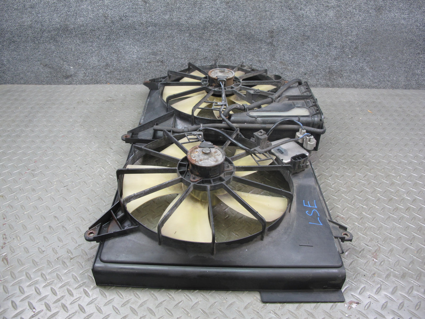 01-06 Lexus LS430 UCF30L Engine Radiator Cooling Motor Fan Shroud w Module OEM