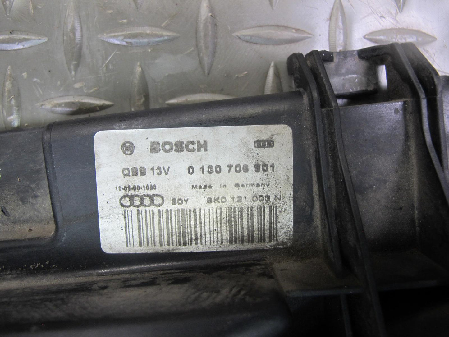 08-12 Audi B8 S4 S5 Engine Cooling Dual Fan Motor Shroud 8K0121207D OEM