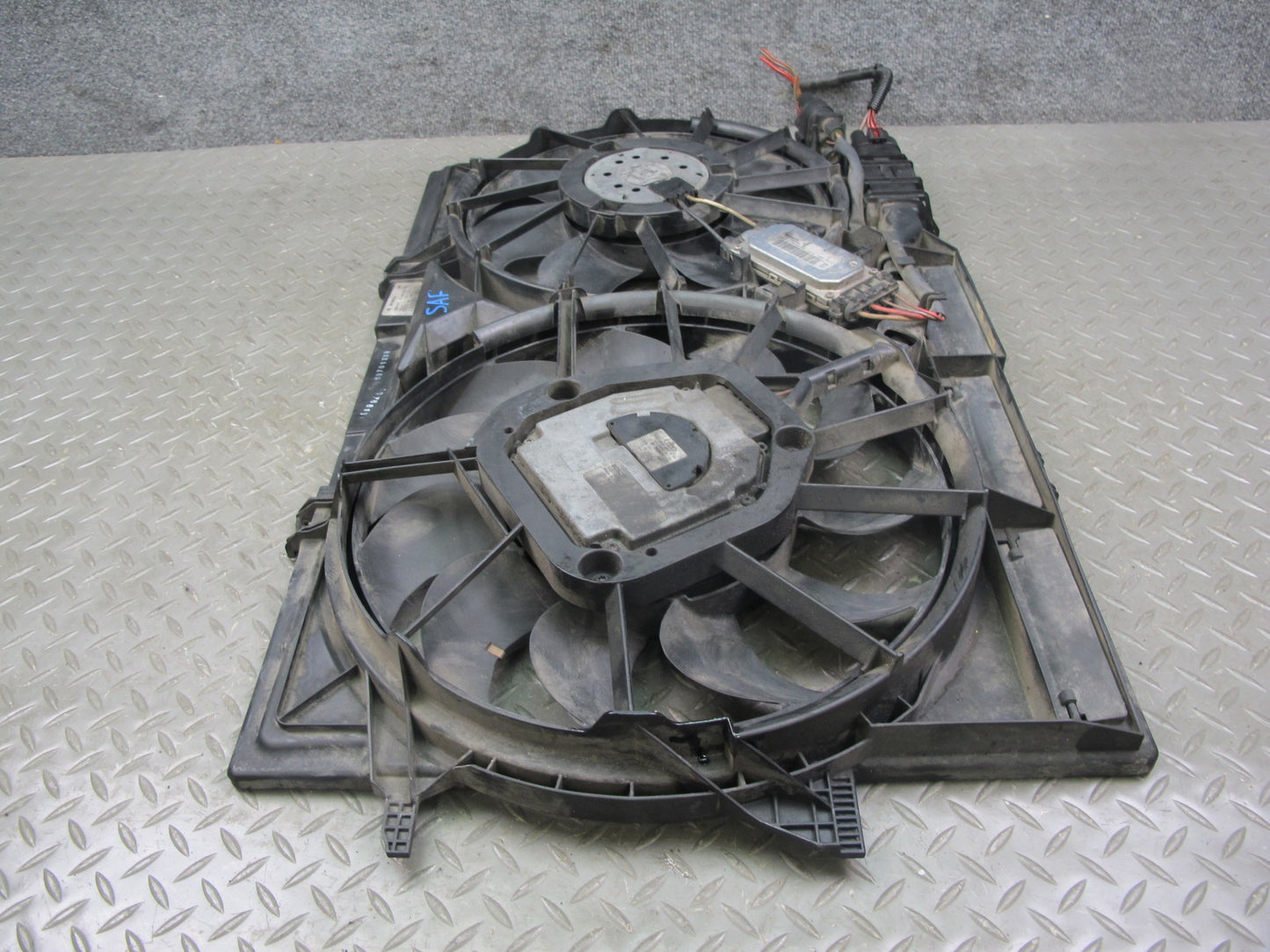 08-12 Audi B8 S4 S5 Engine Cooling Dual Fan Motor Shroud 8K0121207D OEM