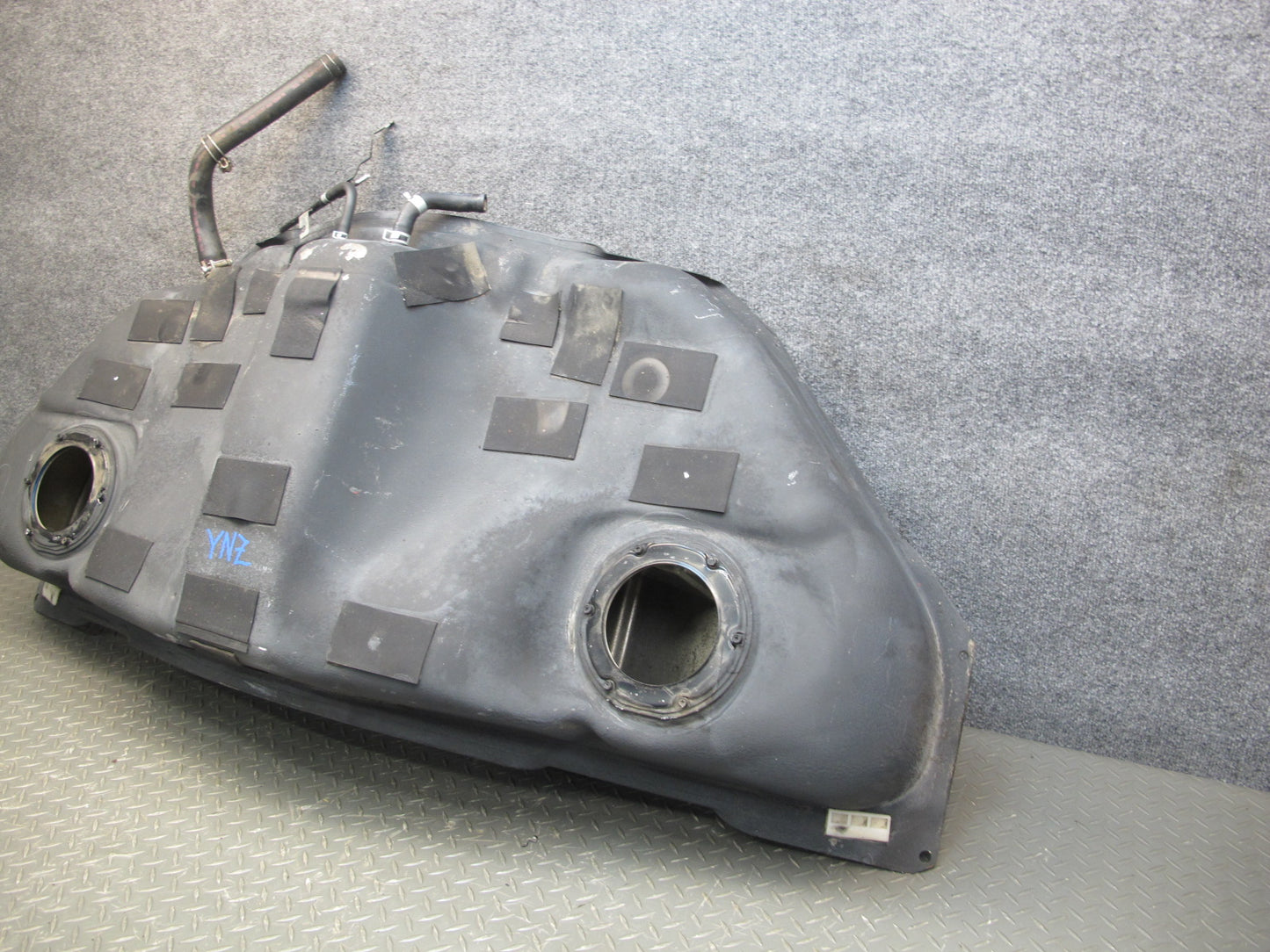 03-08 Nissan 350Z Coupe Fuel Tank w Fuel Neck & Strap & Heat Shield Set OEM