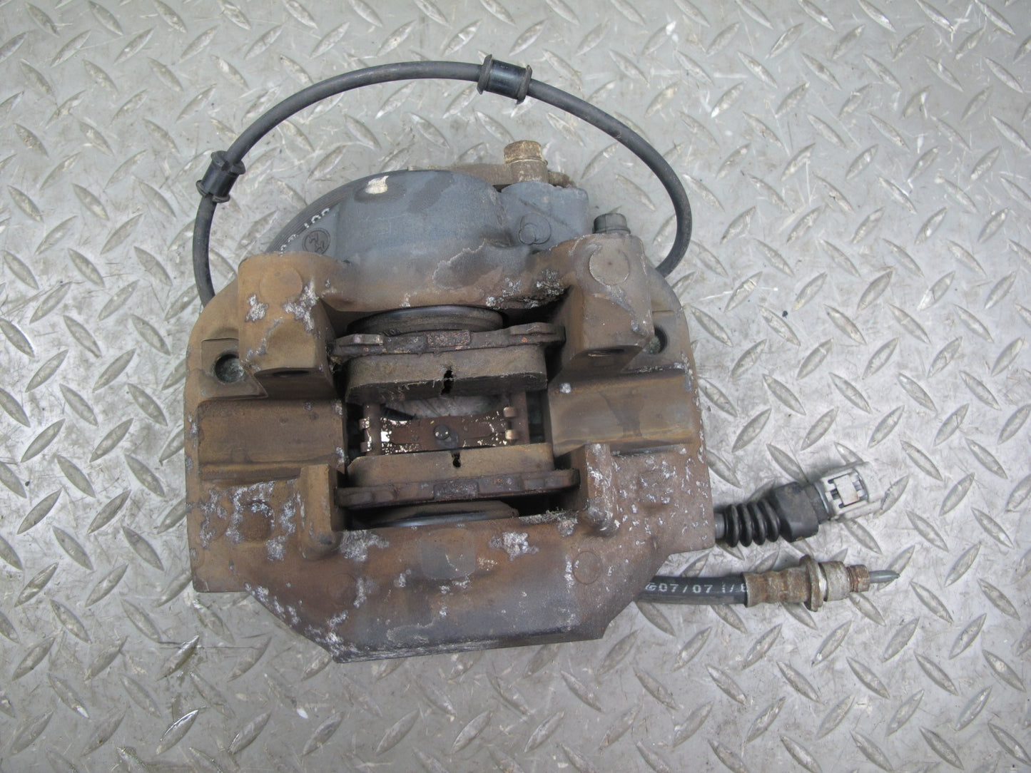 07-17 Lexus LS600hL LS460 AWD Set of 2 Rear Left & Right Brake Caliper OEM