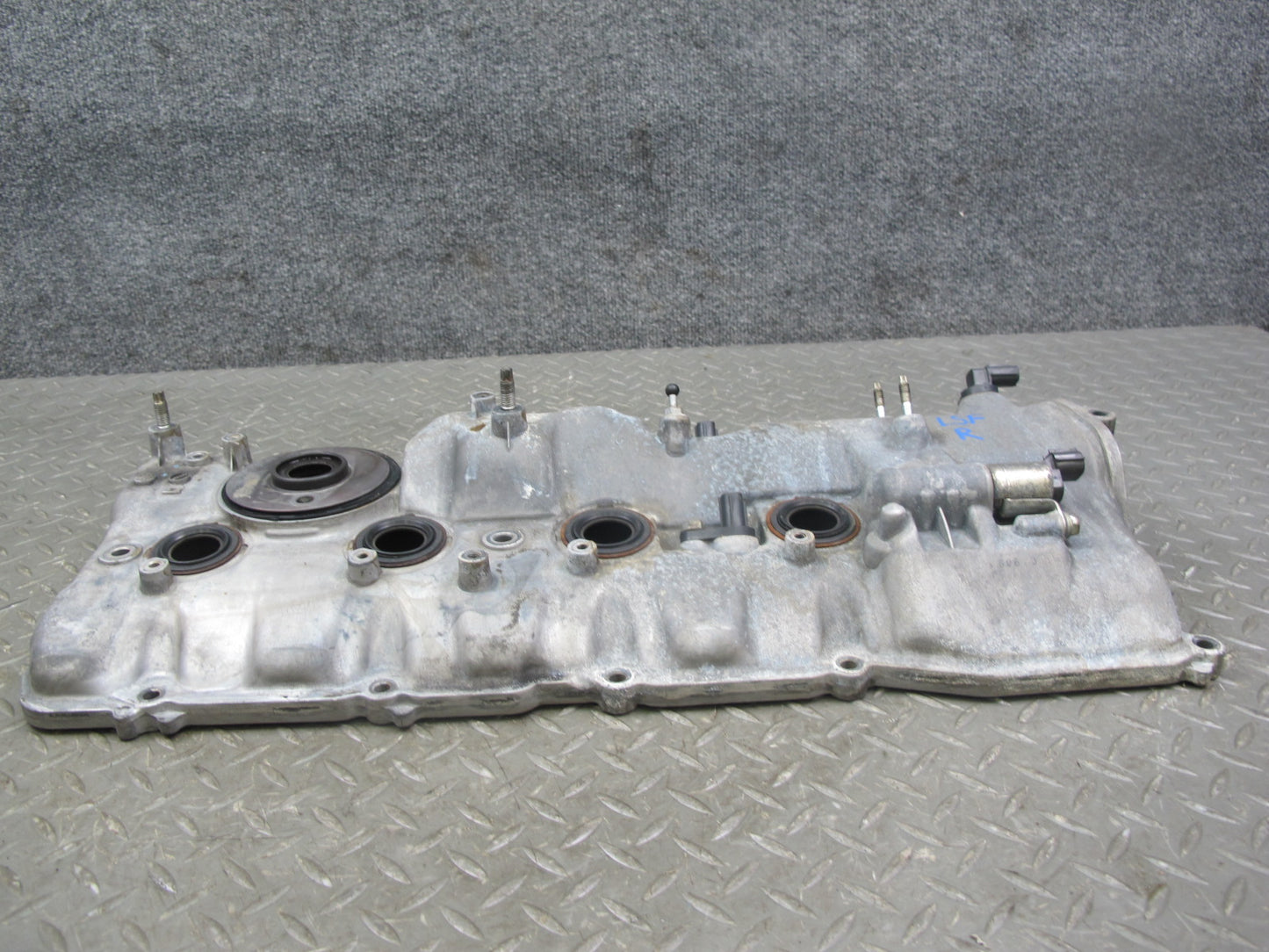 08-16 Lexus LS600hL 2UR-FSE Engine Motor Right Cylinder Head Valve Cover OEM