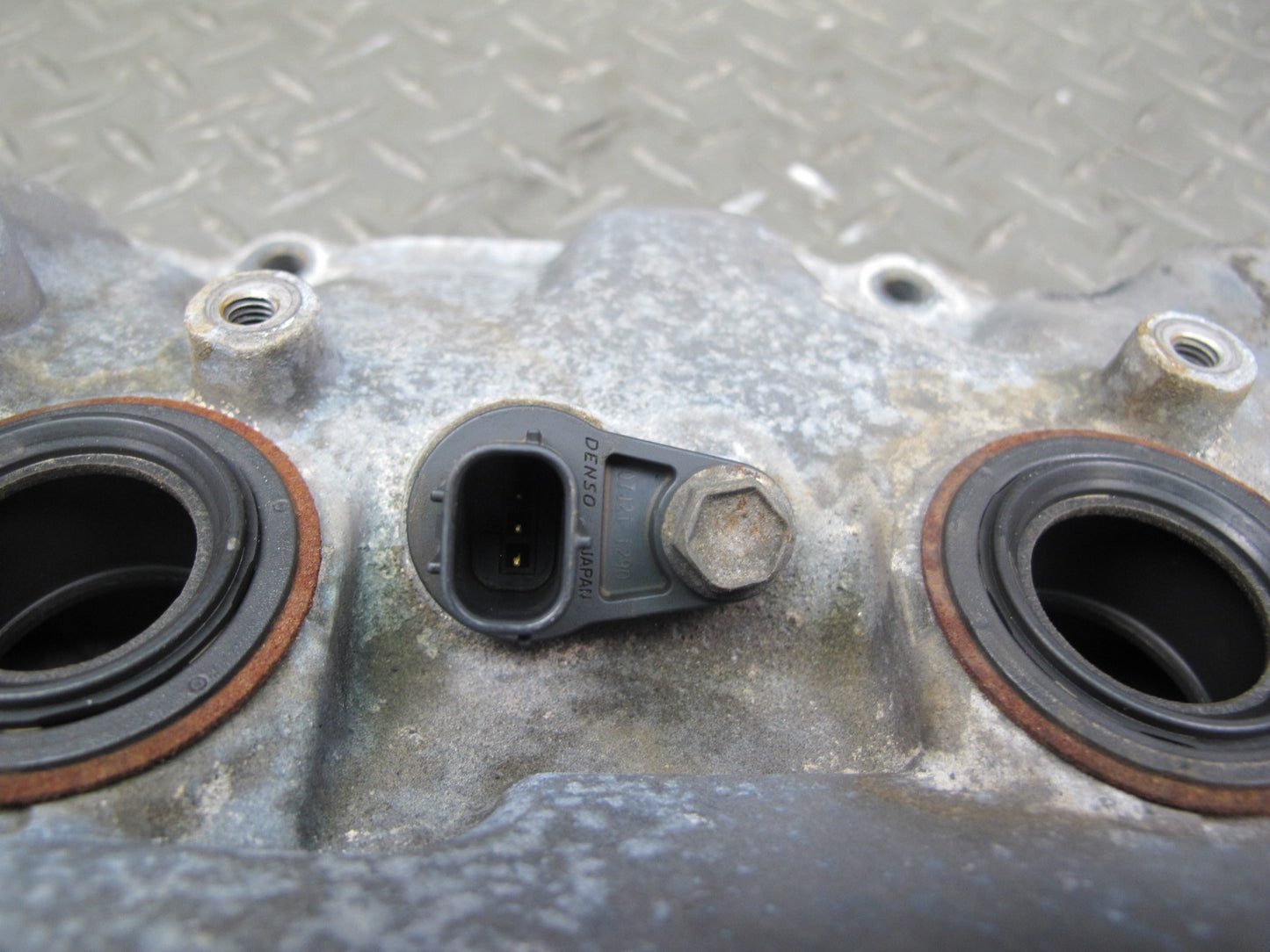 08-16 Lexus LS600hL 2UR-FSE Engine Motor Right Cylinder Head Valve Cover OEM