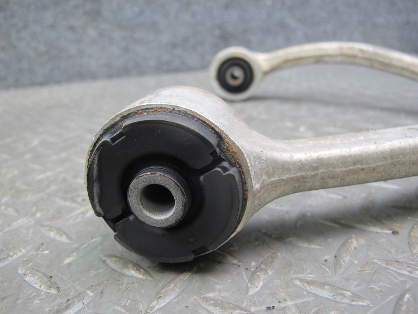 01-06 Lexus UCF30L LS430 Set of 2 Front Left & Right Upper Control Arm OEM