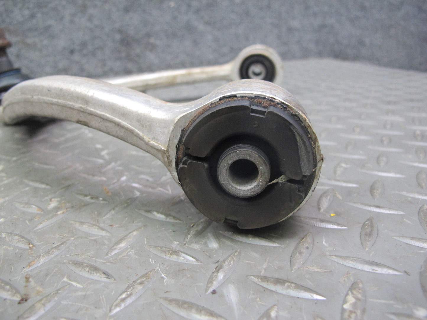 01-06 Lexus UCF30L LS430 Set of 2 Front Left & Right Upper Control Arm OEM