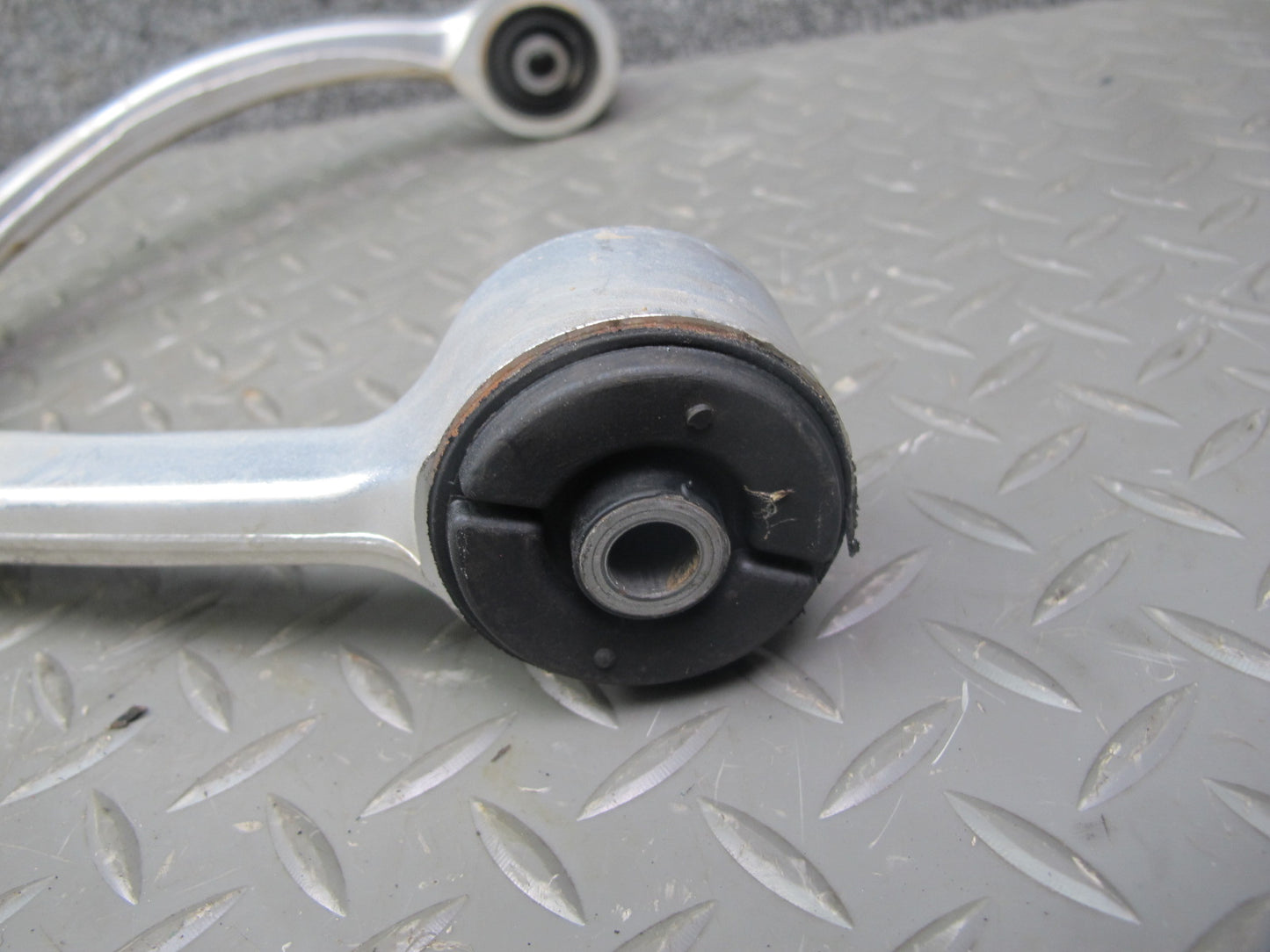 01-06 Lexus UCF30L LS430 Set of 2 Front Left & Right Upper Control Arm OEM