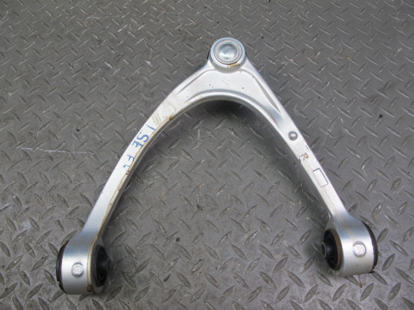 01-06 Lexus UCF30L LS430 Set of 2 Front Left & Right Upper Control Arm OEM
