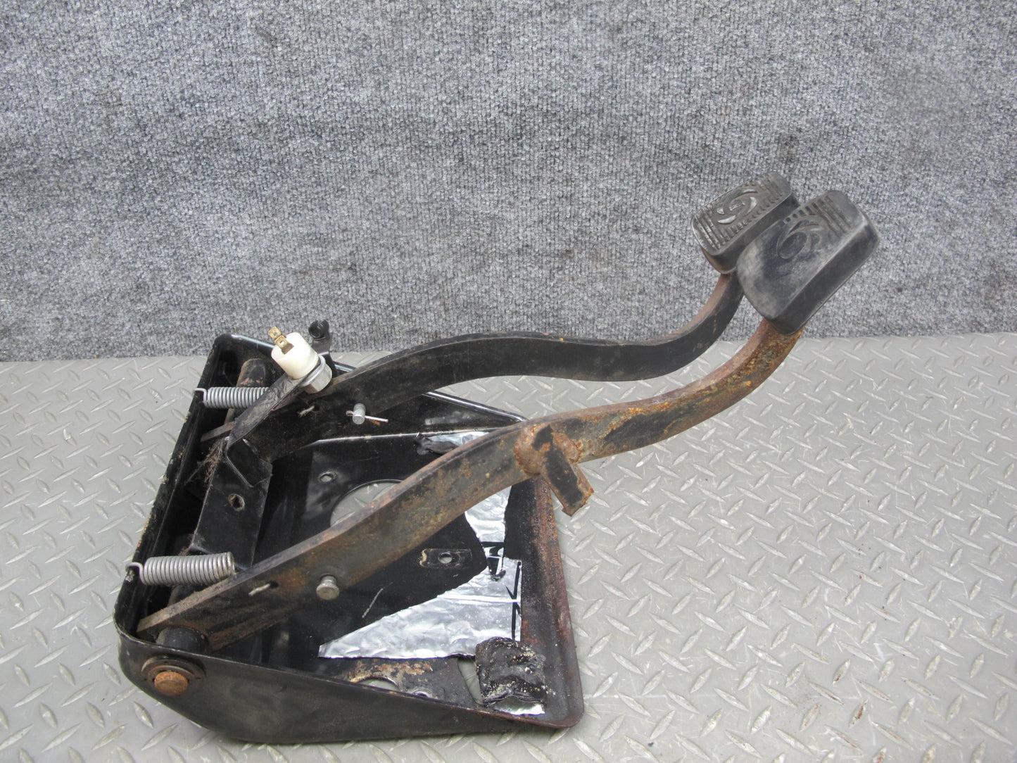 75-82 Triumph TR7 Clutch & Brake Pedal Assembly OEM