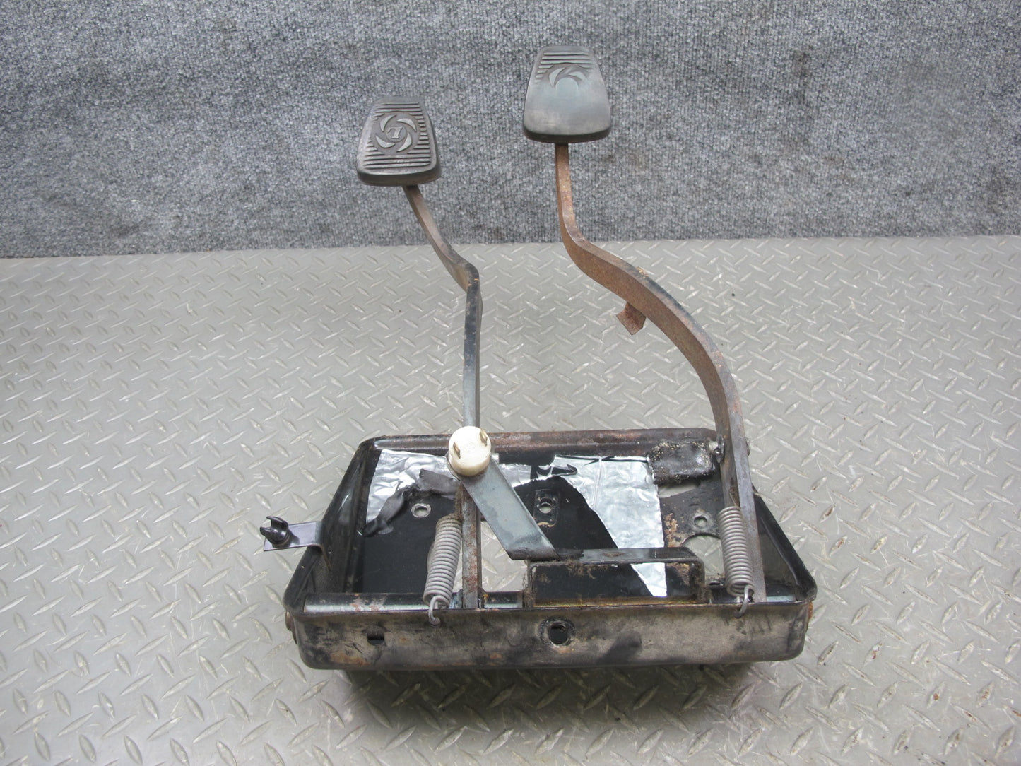 75-82 Triumph TR7 Clutch & Brake Pedal Assembly OEM