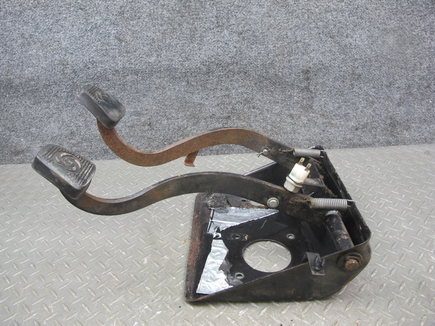 75-82 Triumph TR7 Clutch & Brake Pedal Assembly OEM