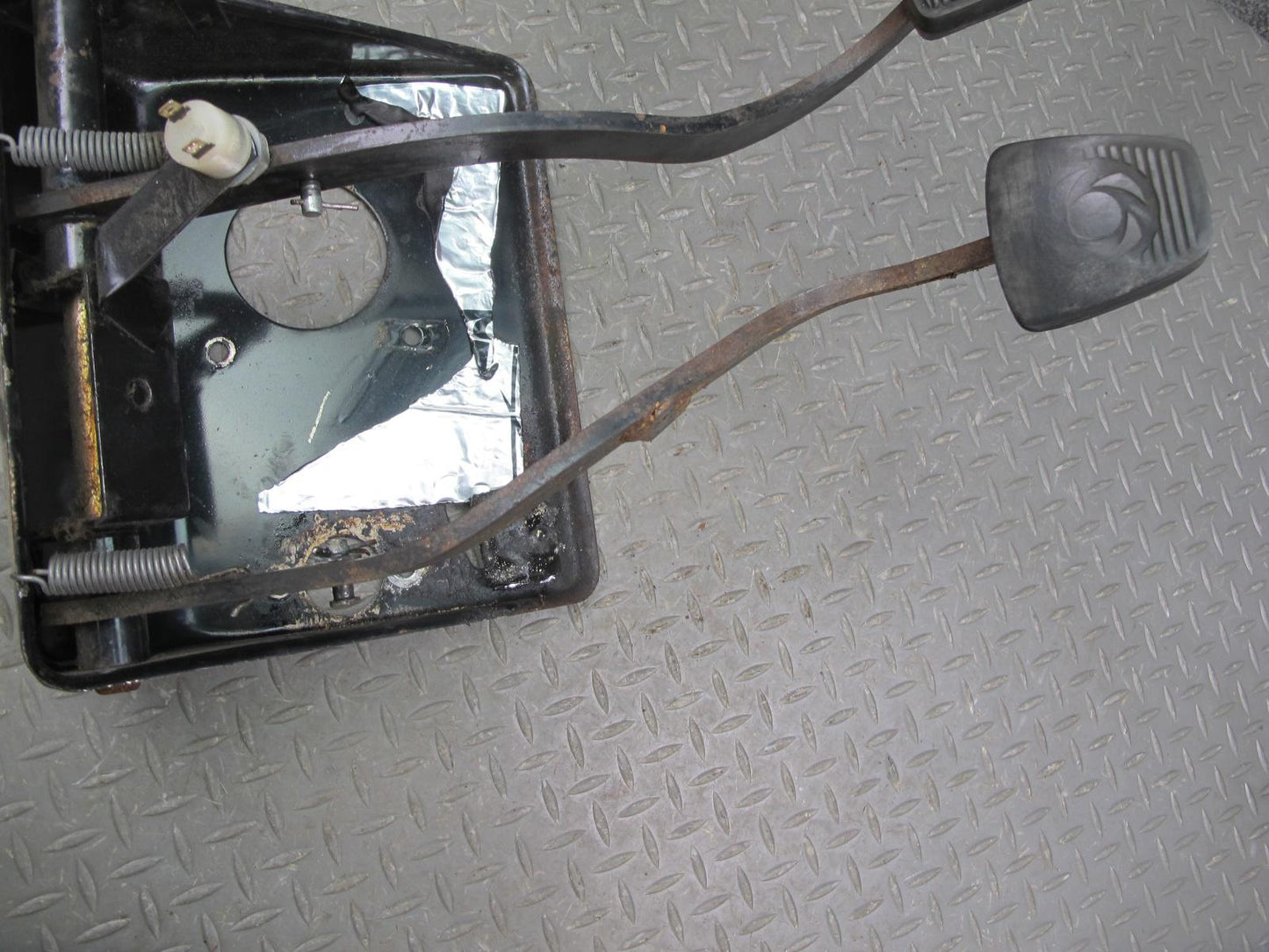 75-82 Triumph TR7 Clutch & Brake Pedal Assembly OEM