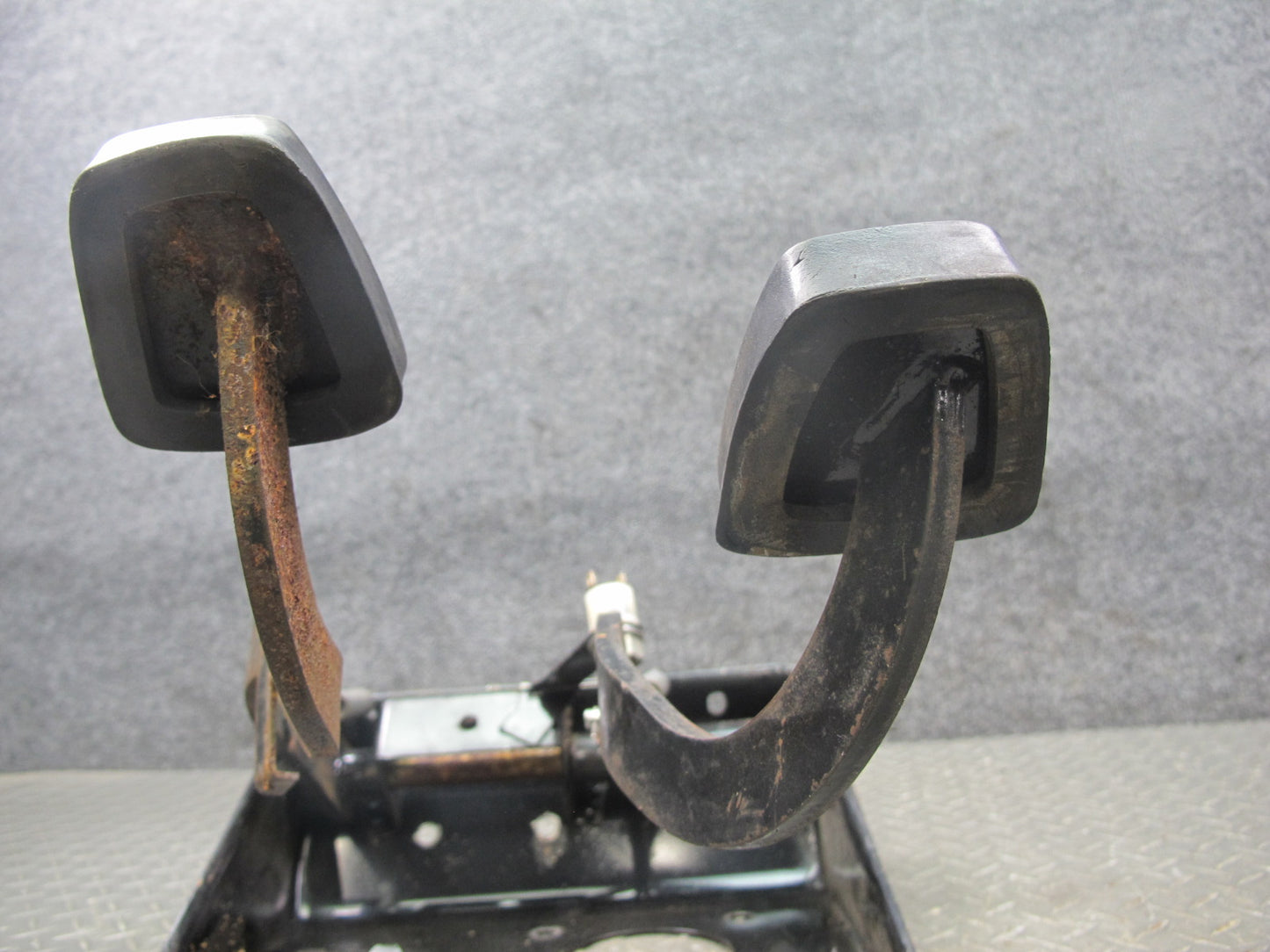 75-82 Triumph TR7 Clutch & Brake Pedal Assembly OEM