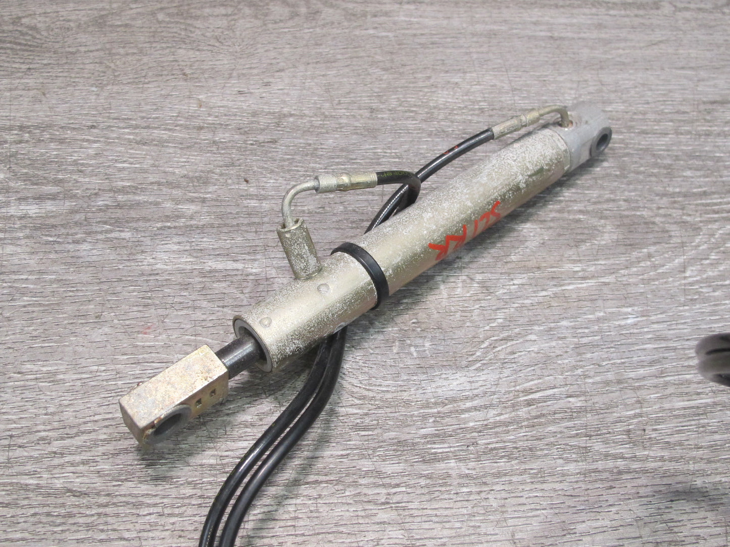 03-12 Mercedes R230 SL Convertible Rear Right TOP Roof Cylinder w Line OEM