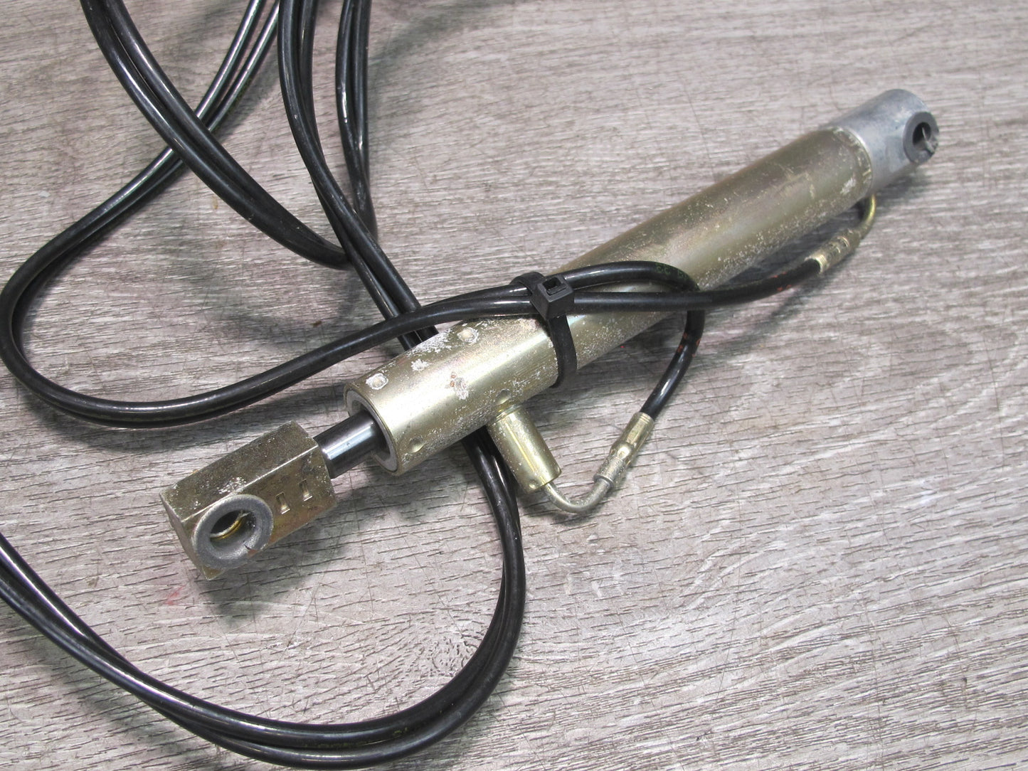 03-12 Mercedes R230 SL Convertible Rear Right TOP Roof Cylinder w Line OEM