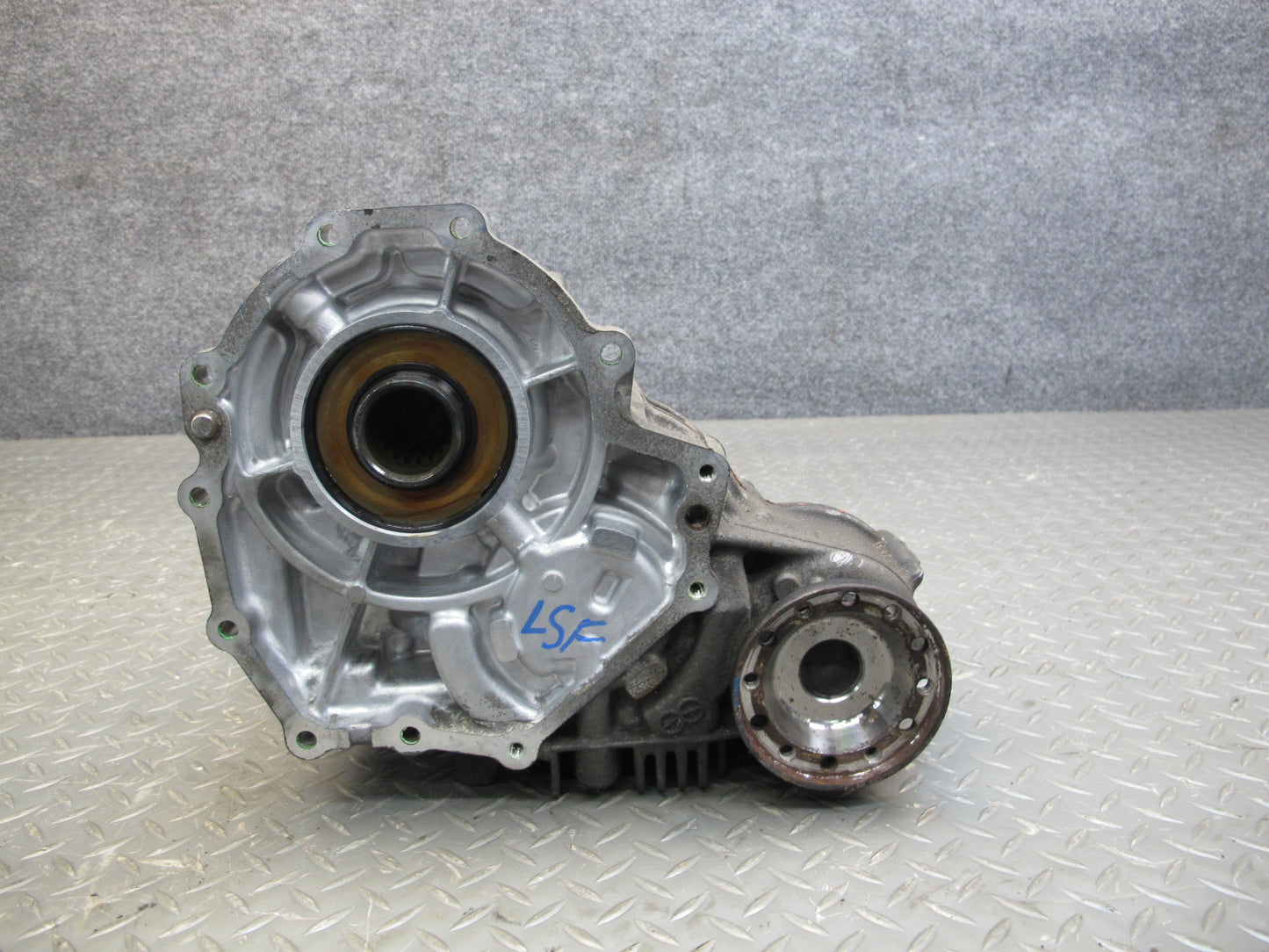 08-17 Lexus UVF46 LS600h LS460 AWD Transfer Case Box 36100-HRB001 OEM