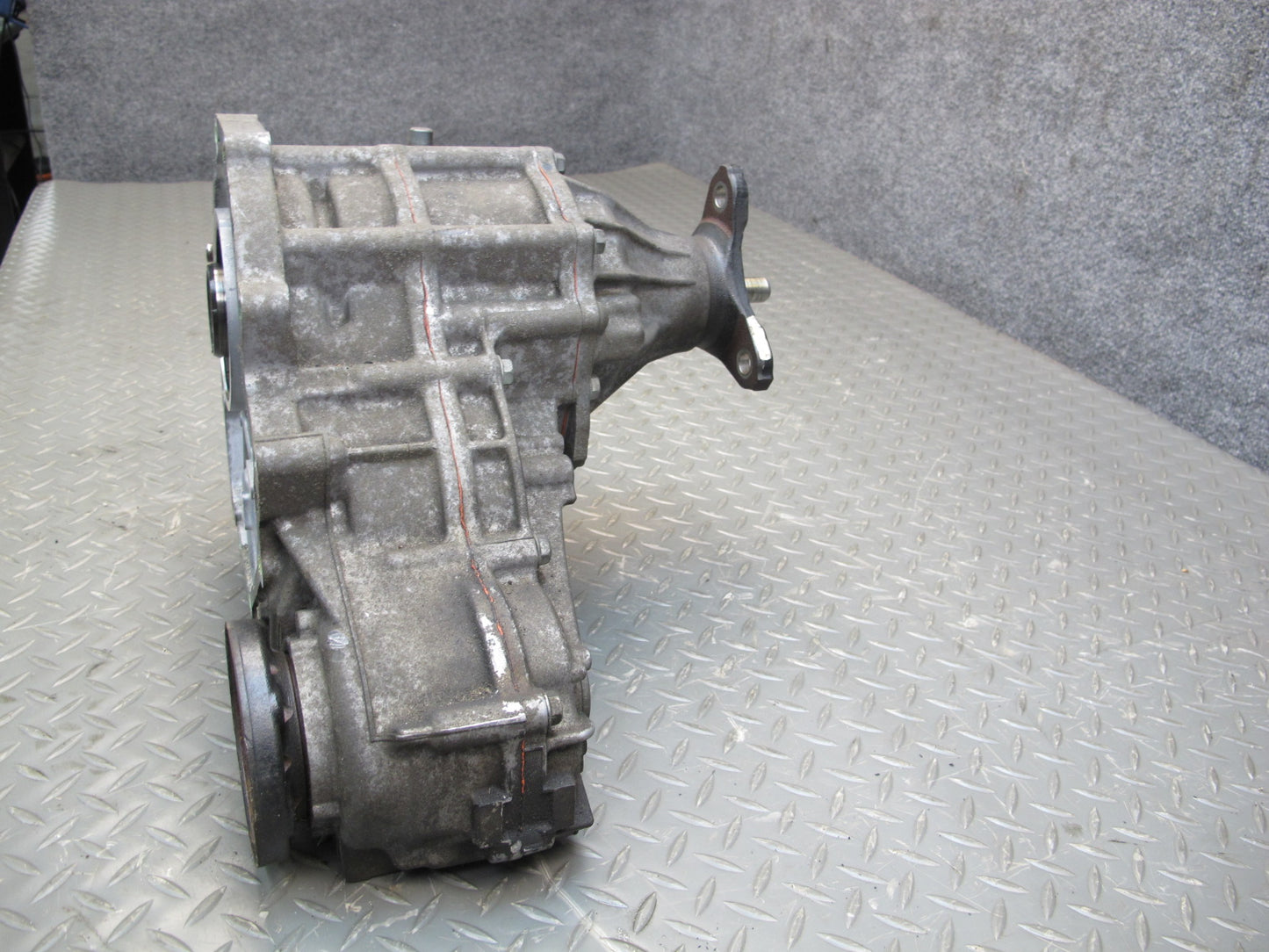 08-17 Lexus UVF46 LS600h LS460 AWD Transfer Case Box 36100-HRB001 OEM